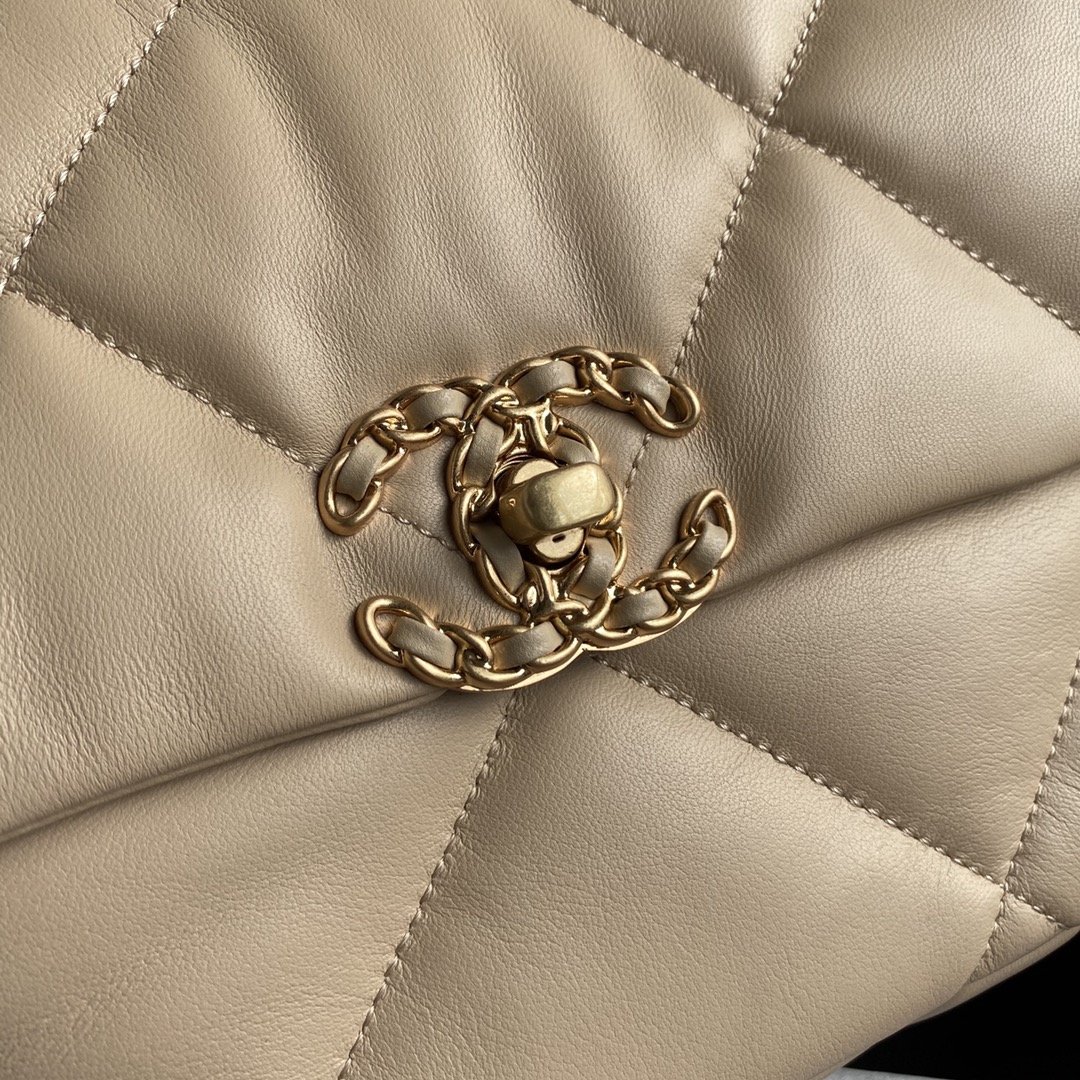 CHANEL 19  medium HANDBAG