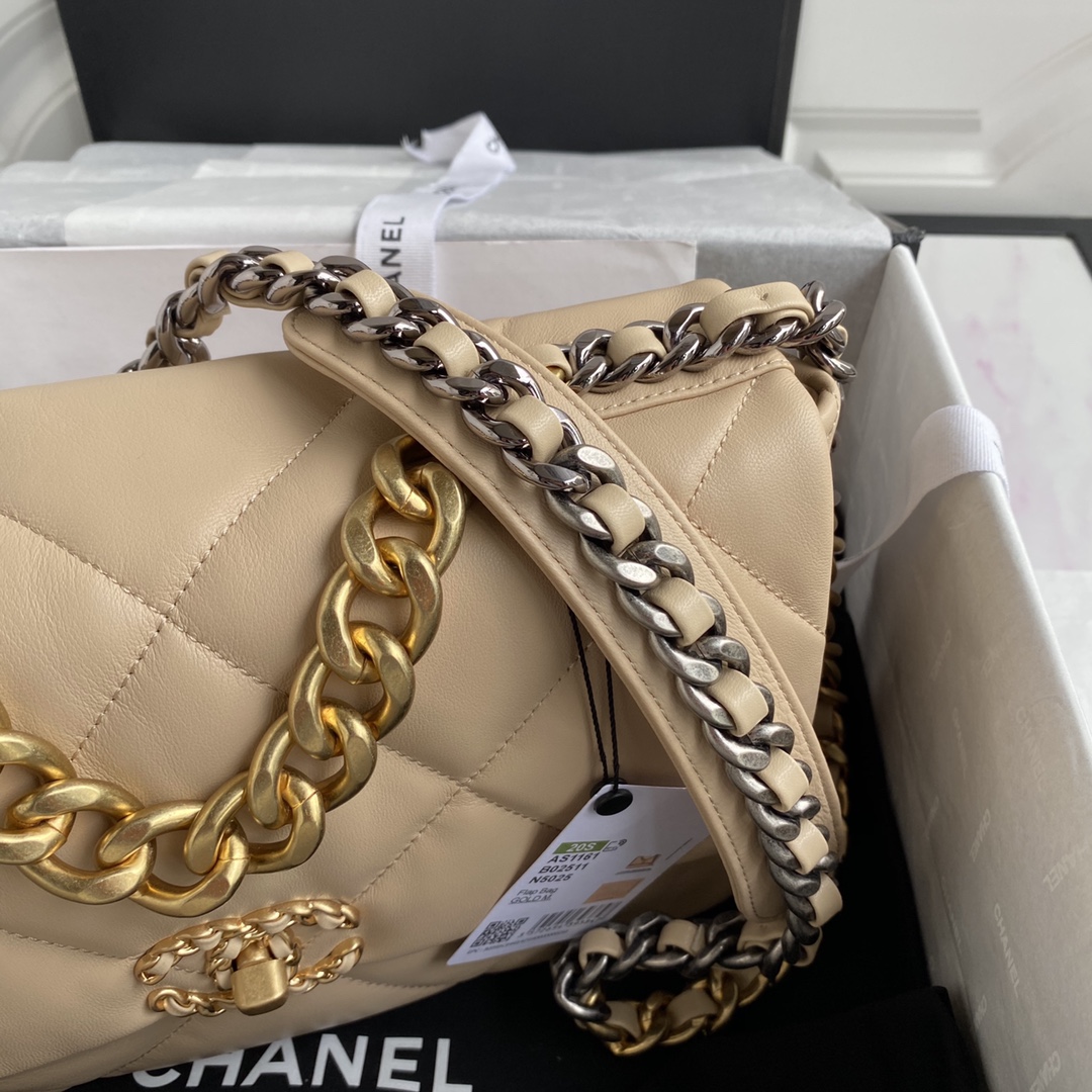 CHANEL 19  medium HANDBAG