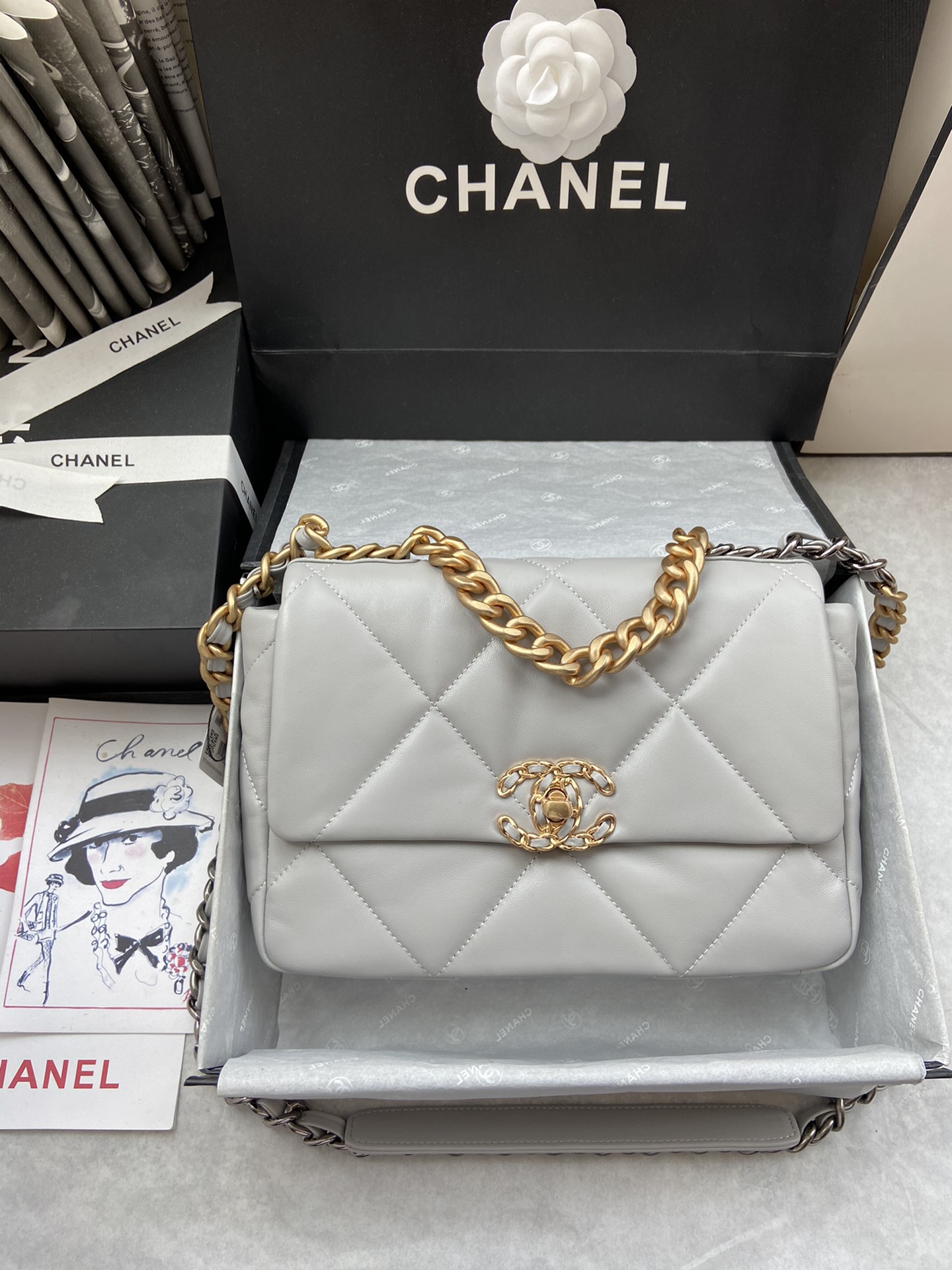 CHANEL 19 SMALL HANDBAG