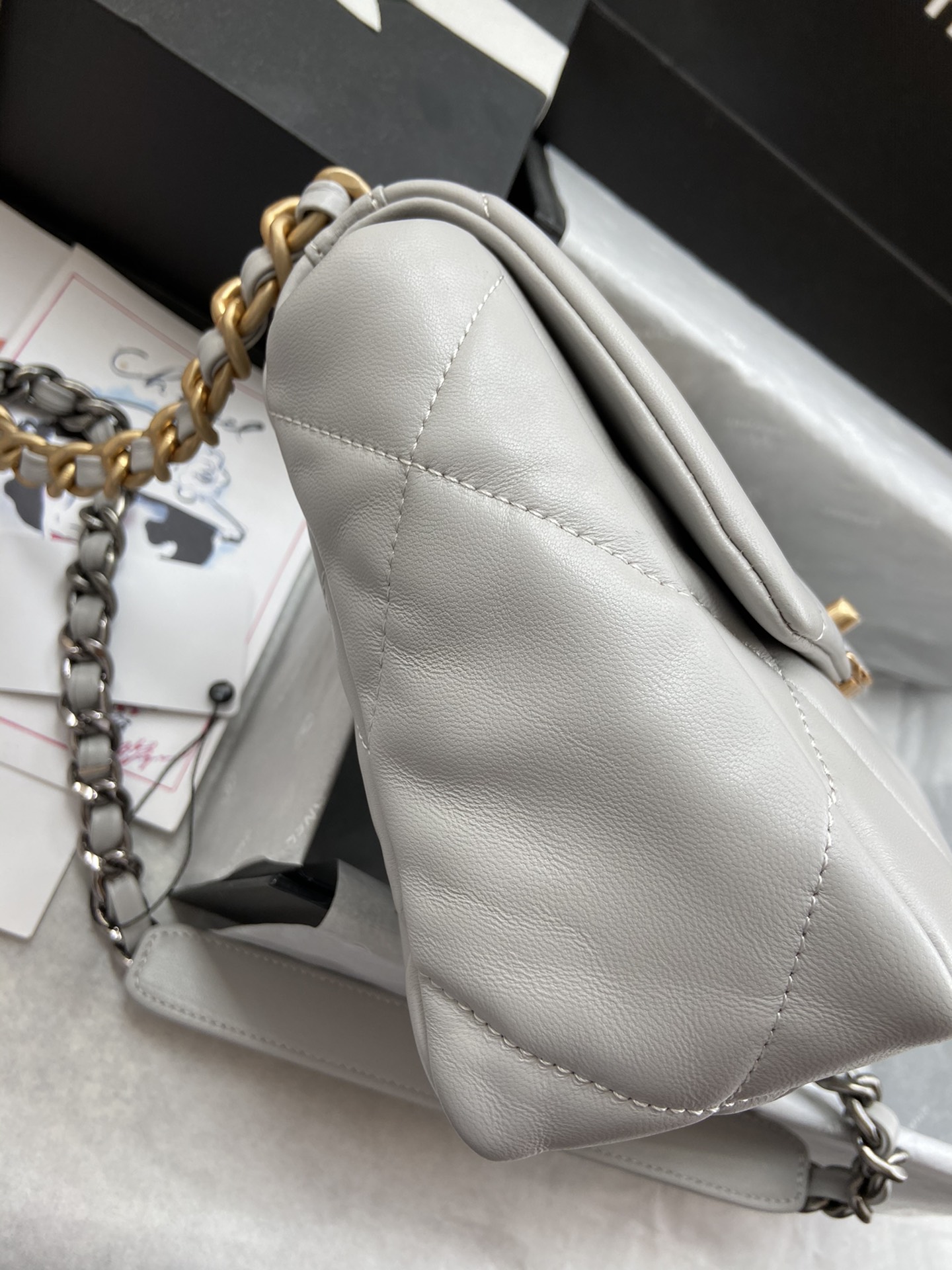 CHANEL 19 SMALL HANDBAG