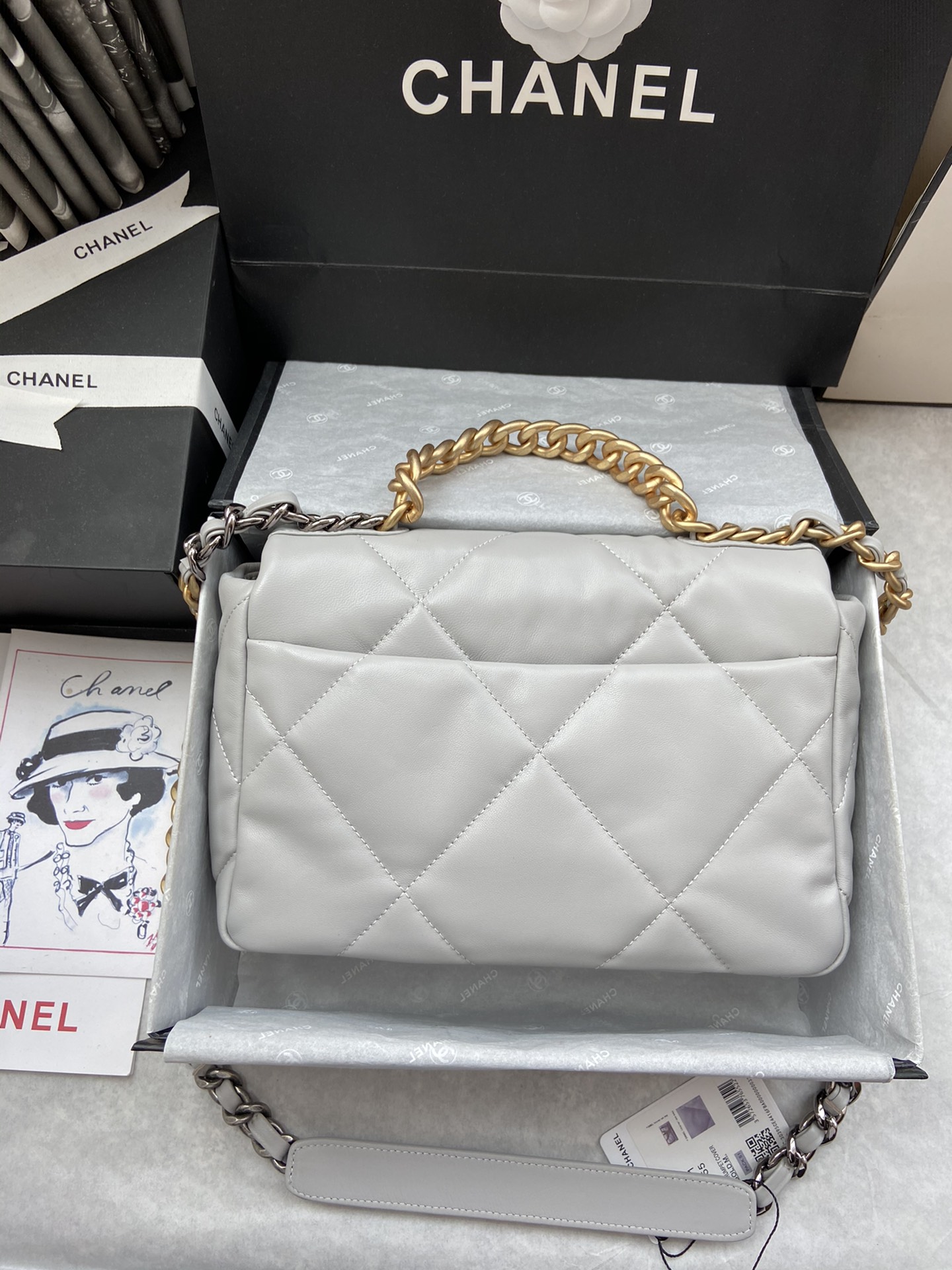 CHANEL 19 SMALL HANDBAG