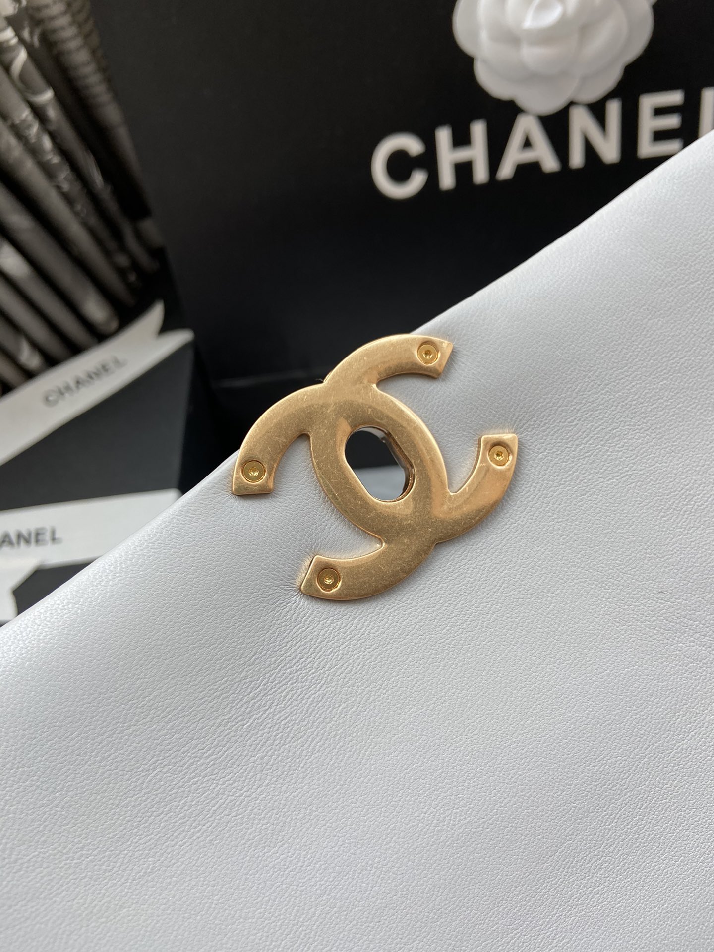 CHANEL 19 SMALL HANDBAG