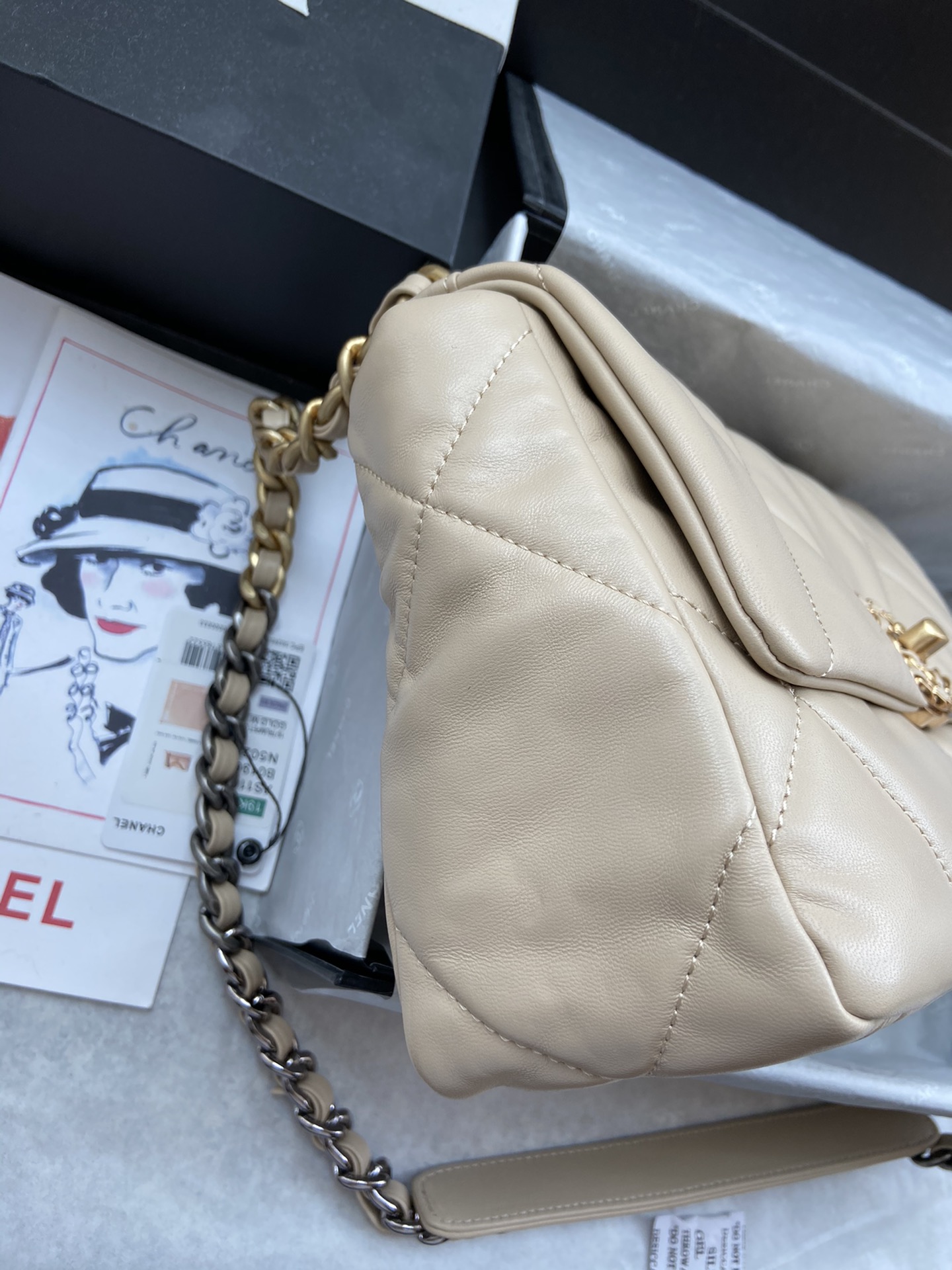 CHANEL 19 Small Flap Bag