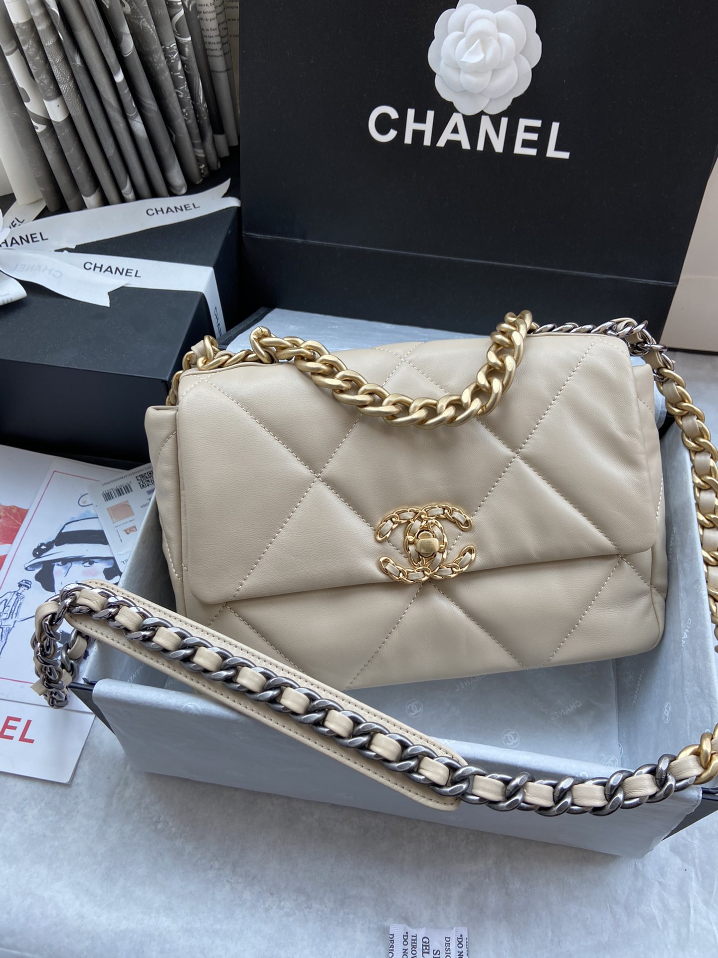 CHANEL 19 Small Flap Bag