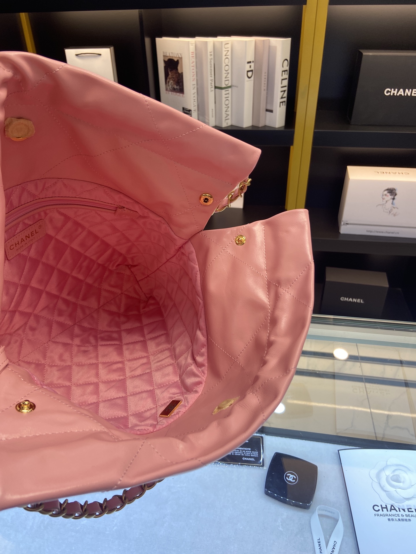 CHANEL 22   HANDBAG