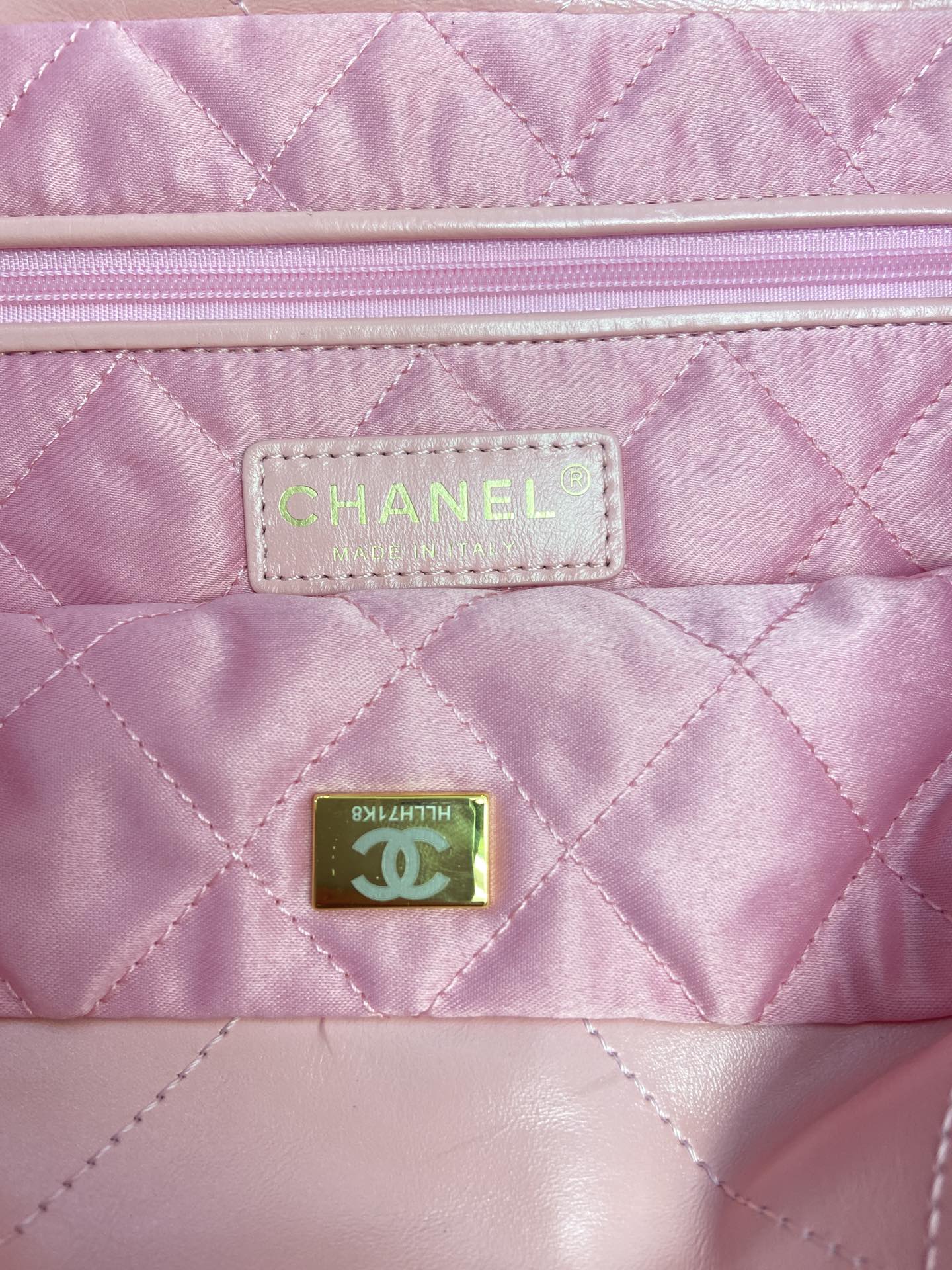 CHANEL 22   HANDBAG