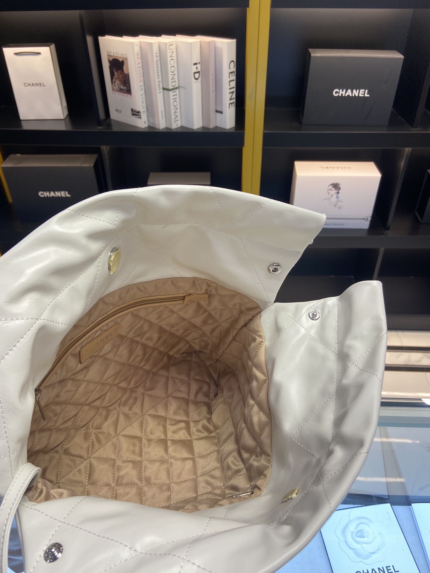 CHANEL 22   HANDBAG