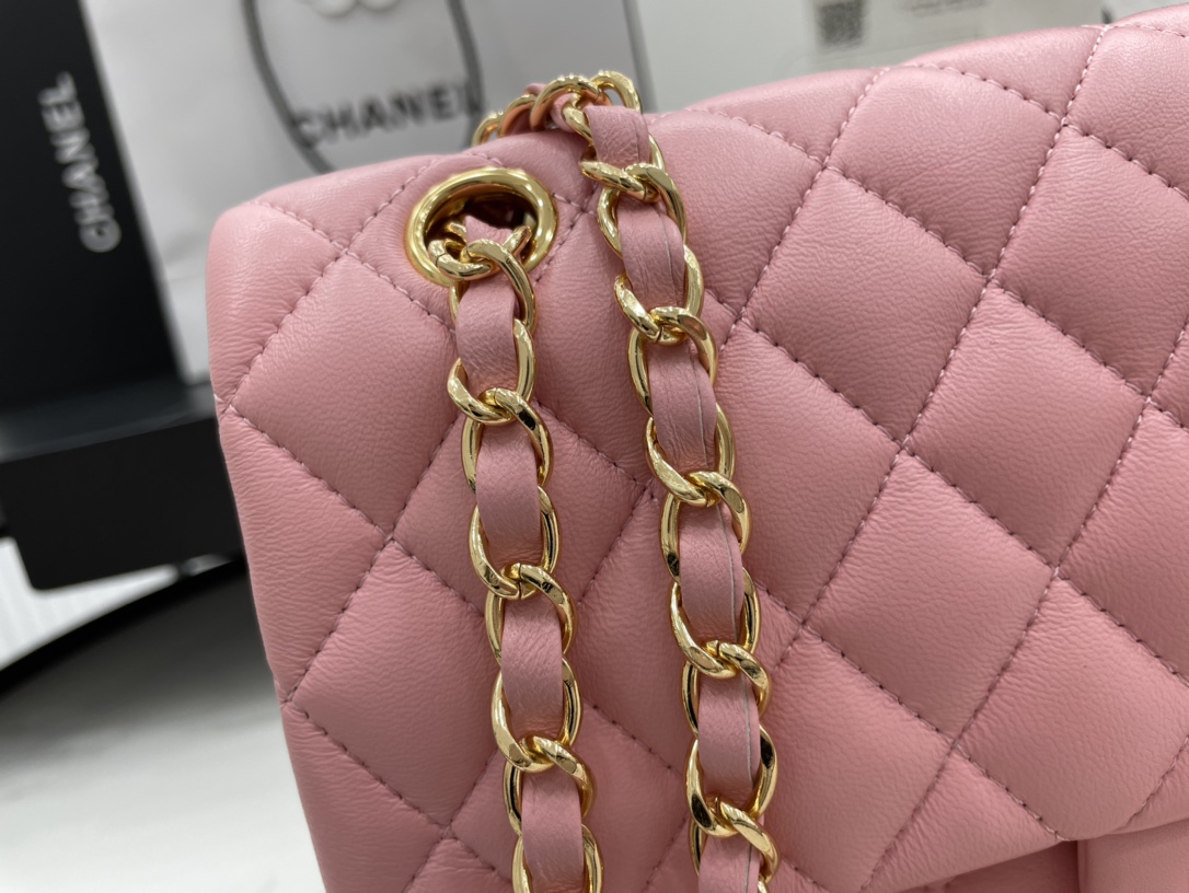 CHANEL Classic Flap Medium