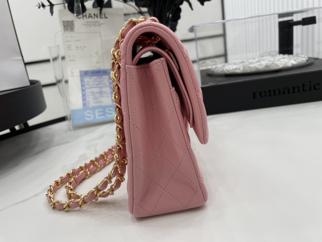 CHANEL Classic Flap Medium