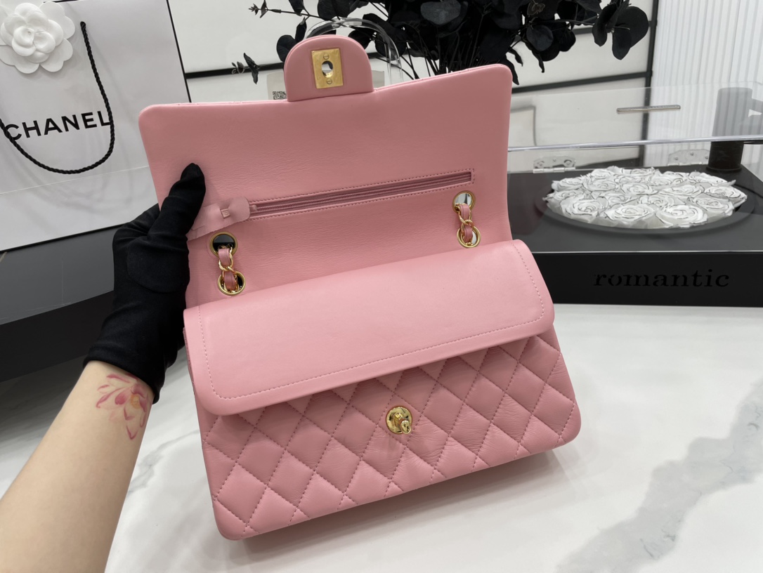 CHANEL Classic Flap Medium