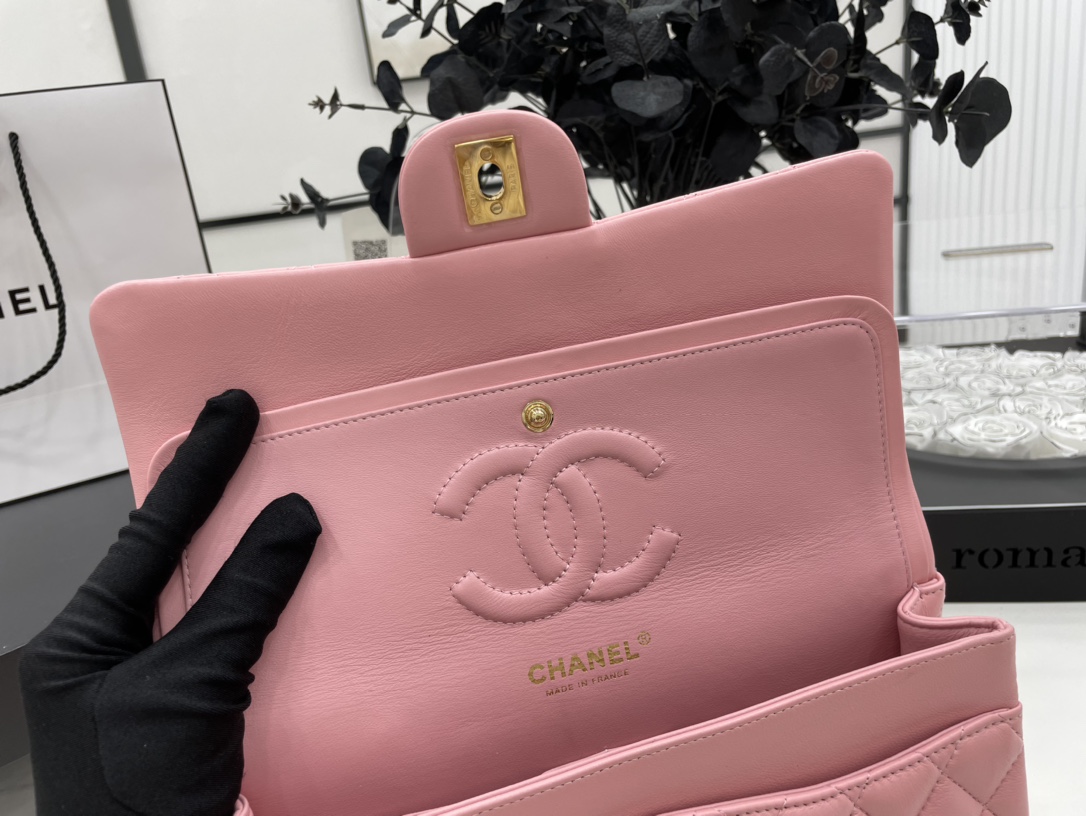 CHANEL Classic Flap Medium