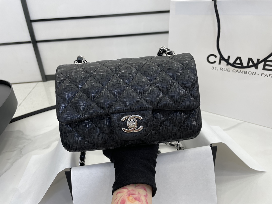 CHANEL  CLASSIC  FLAP HANDBAG