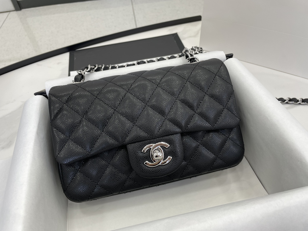 CHANEL  CLASSIC  FLAP HANDBAG