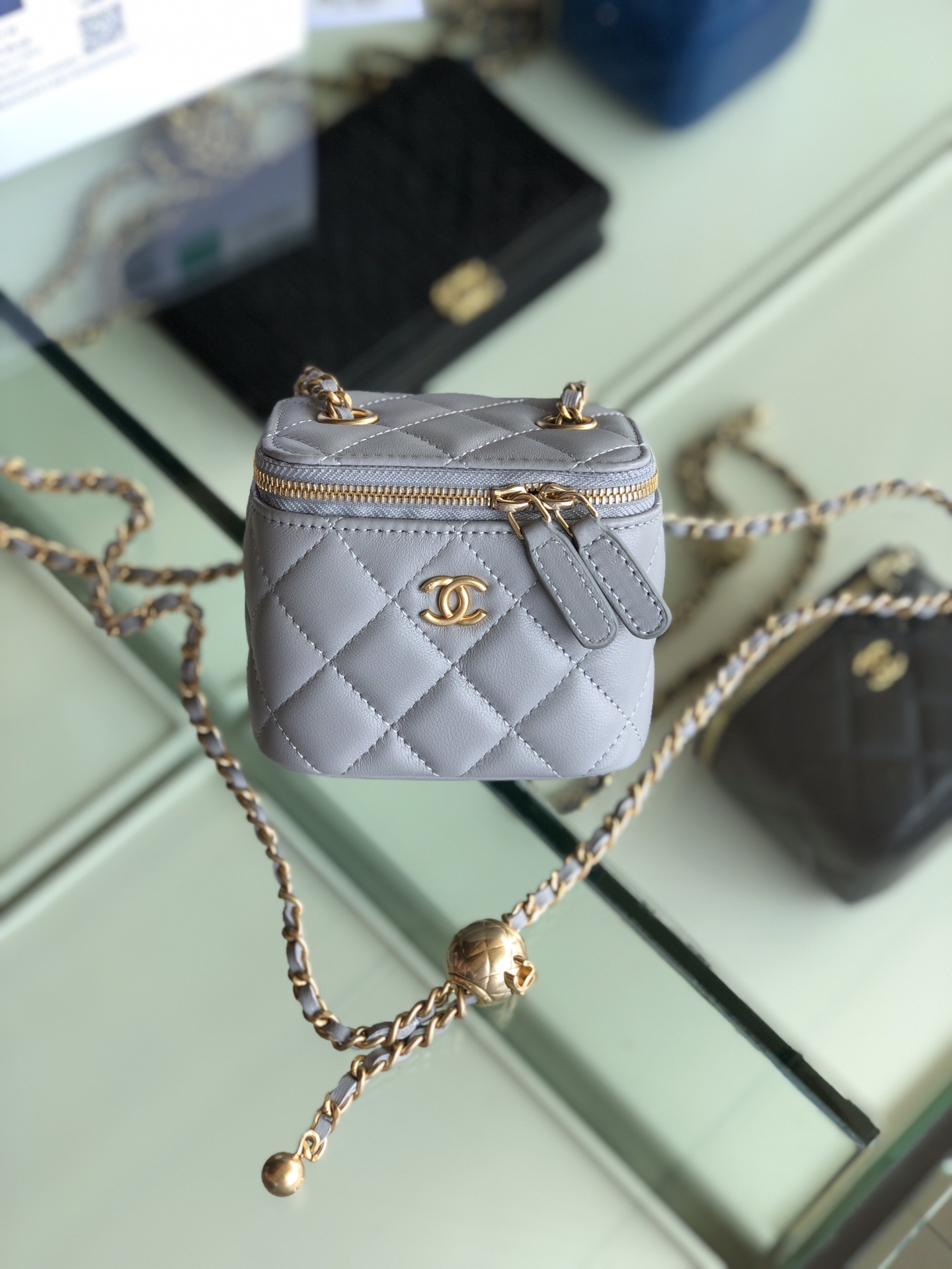 CHANEL Quilted Pearl Crush Mini Vanity Case