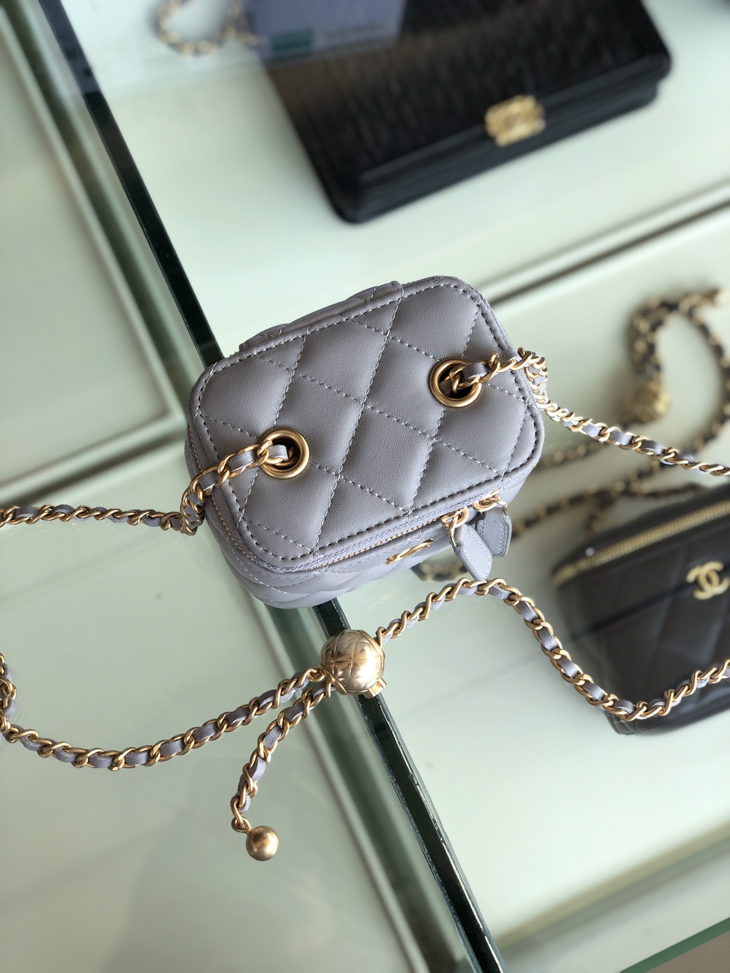 CHANEL Quilted Pearl Crush Mini Vanity Case