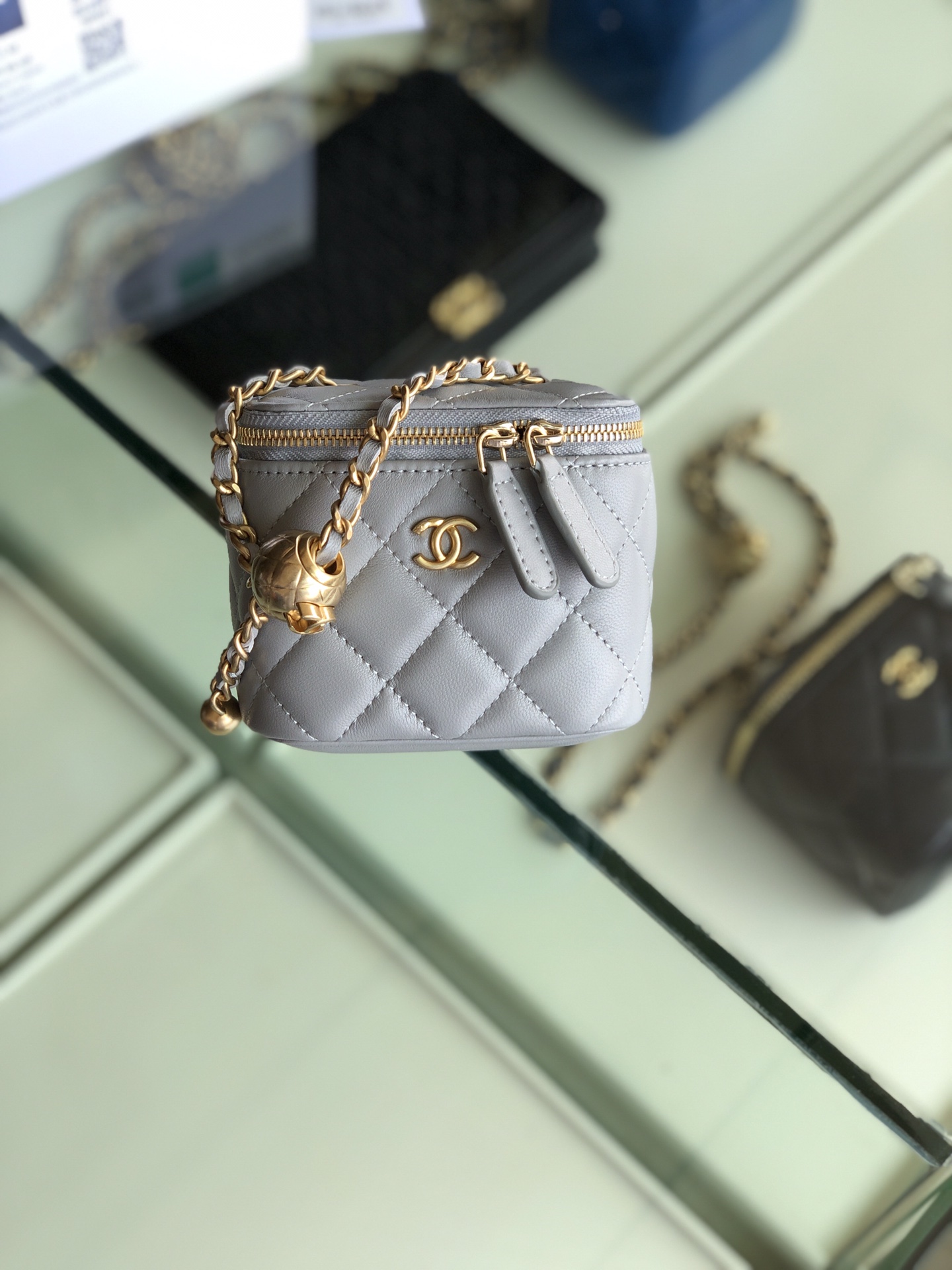 CHANEL Quilted Pearl Crush Mini Vanity Case