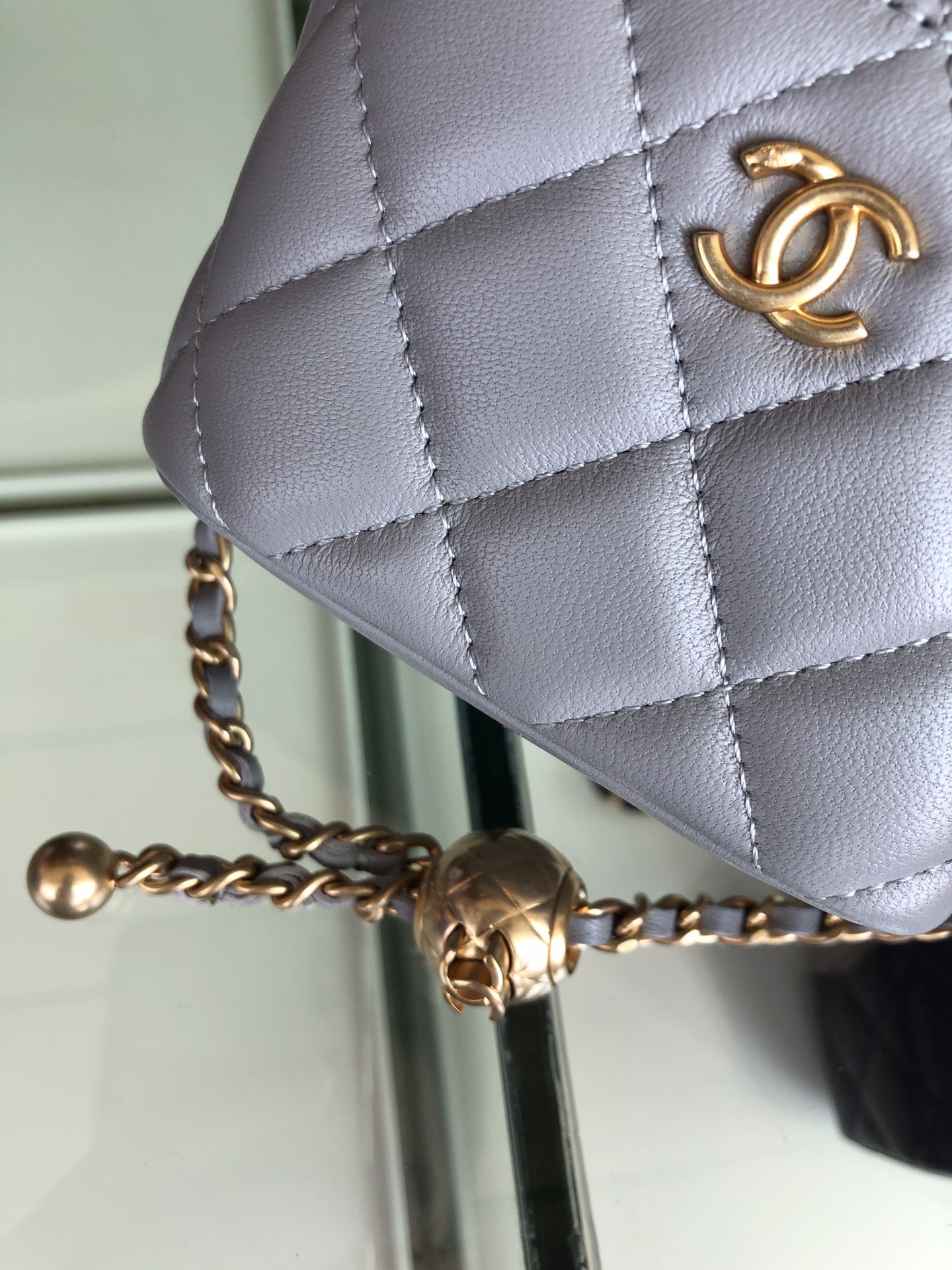 CHANEL Quilted Pearl Crush Mini Vanity Case