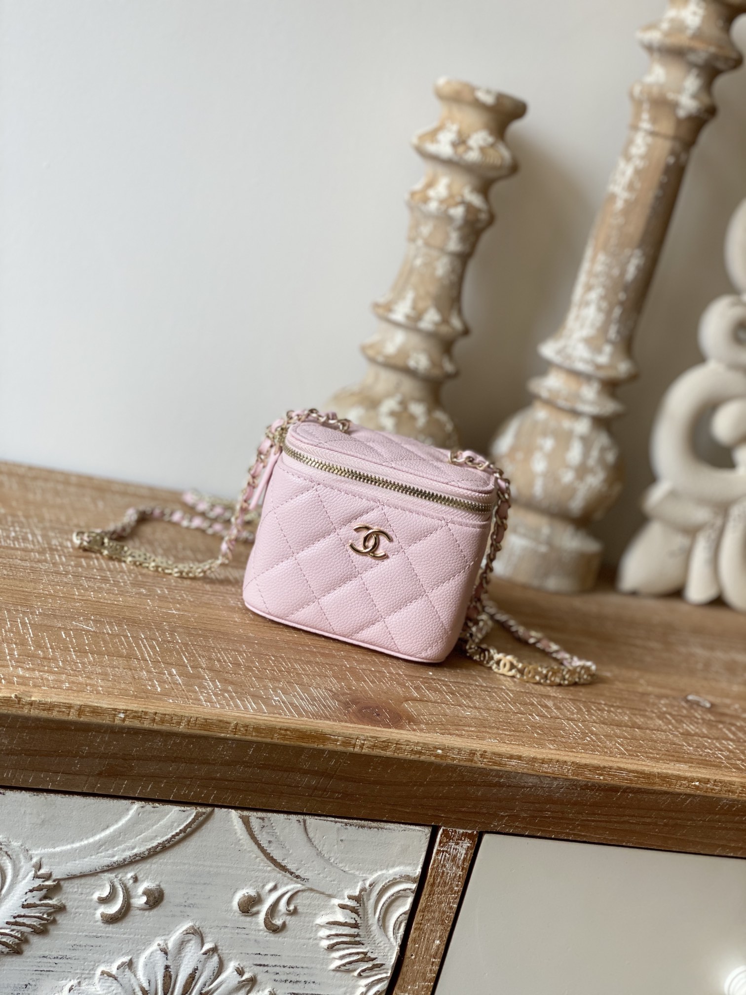 CHANEL Quilted Pearl Crush Mini Vanity Case