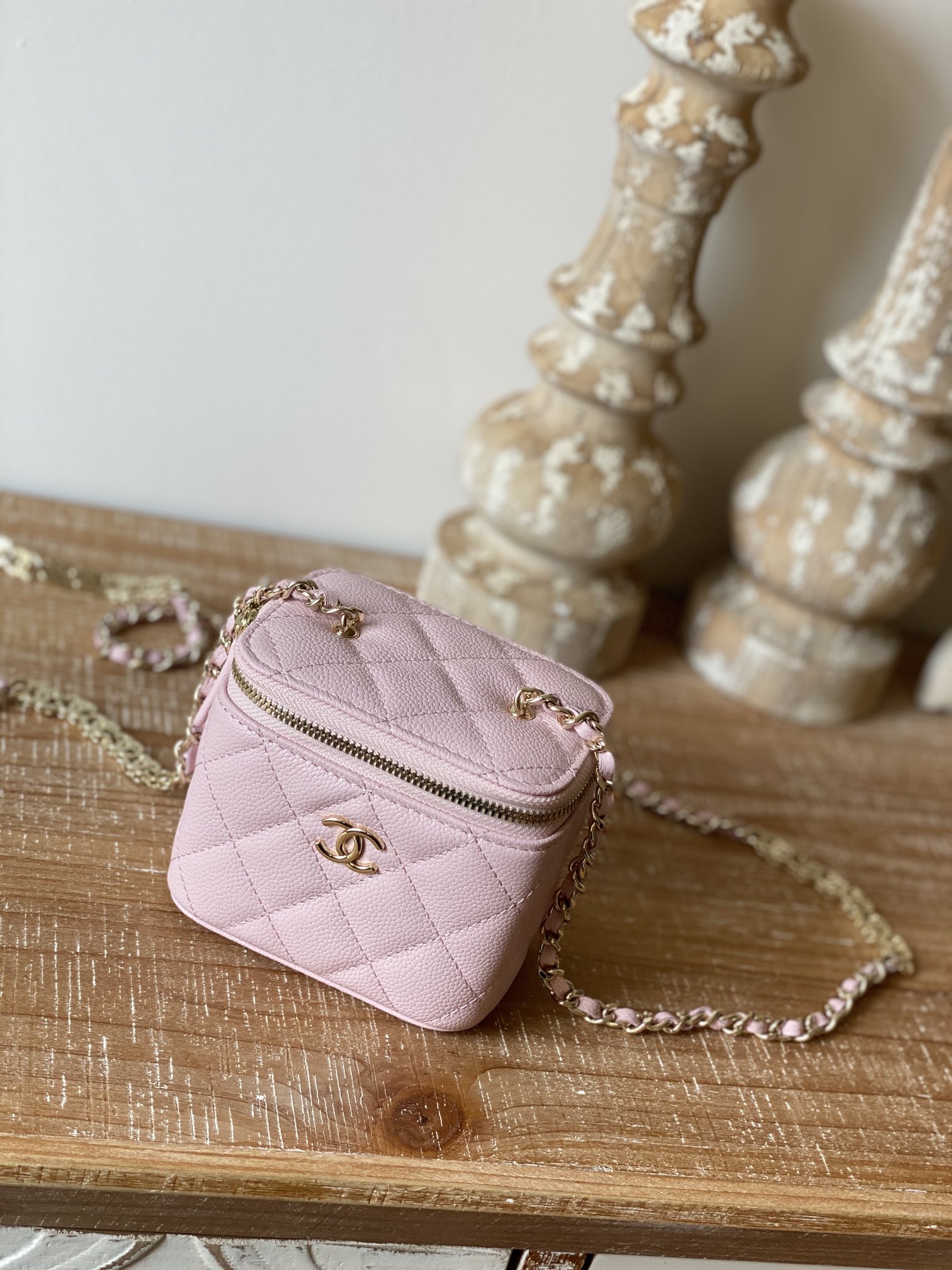 CHANEL Quilted Pearl Crush Mini Vanity Case