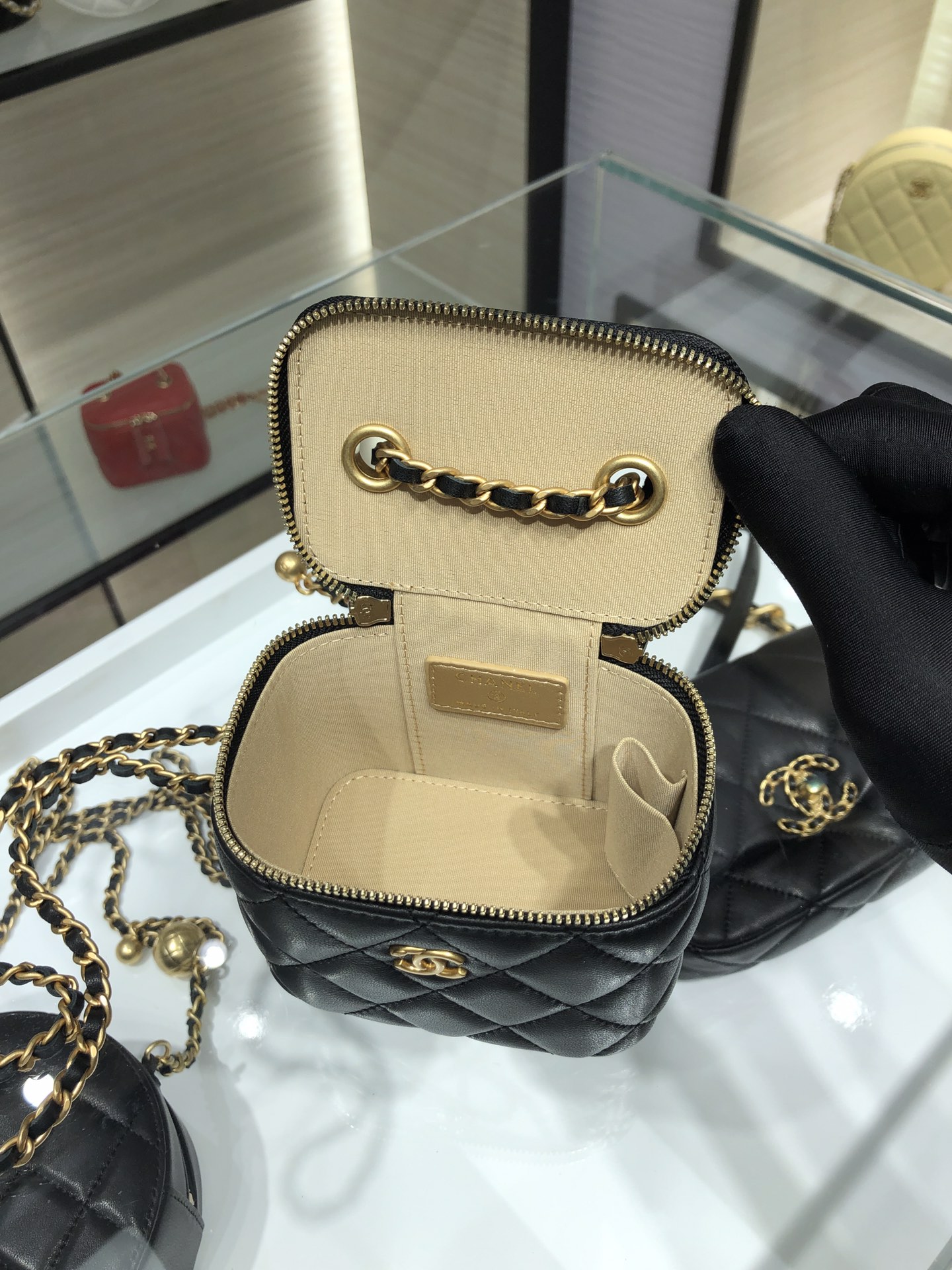 Chanel SMALL VANITY WITH CHAIN