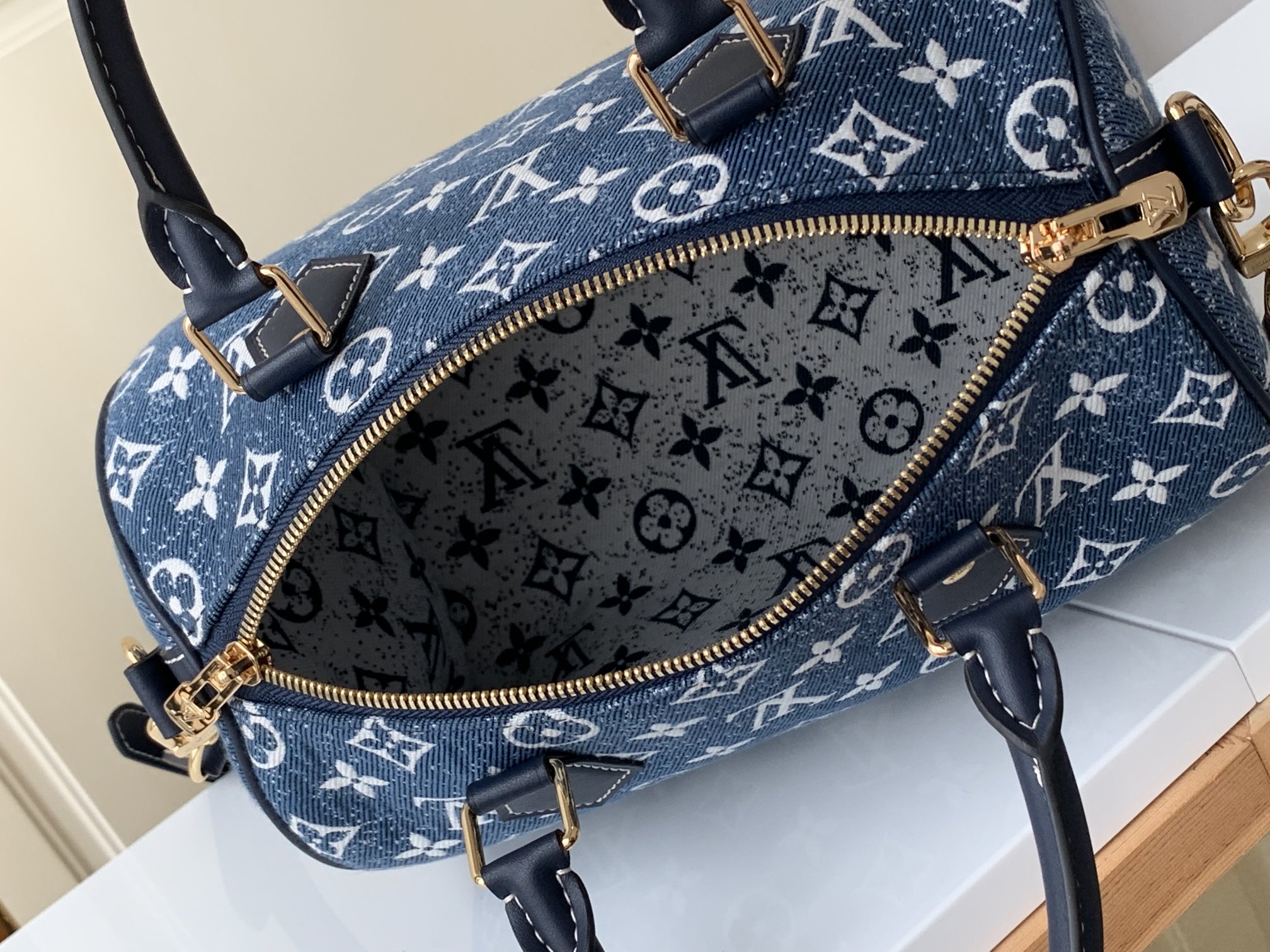 LV Bandouliere 25