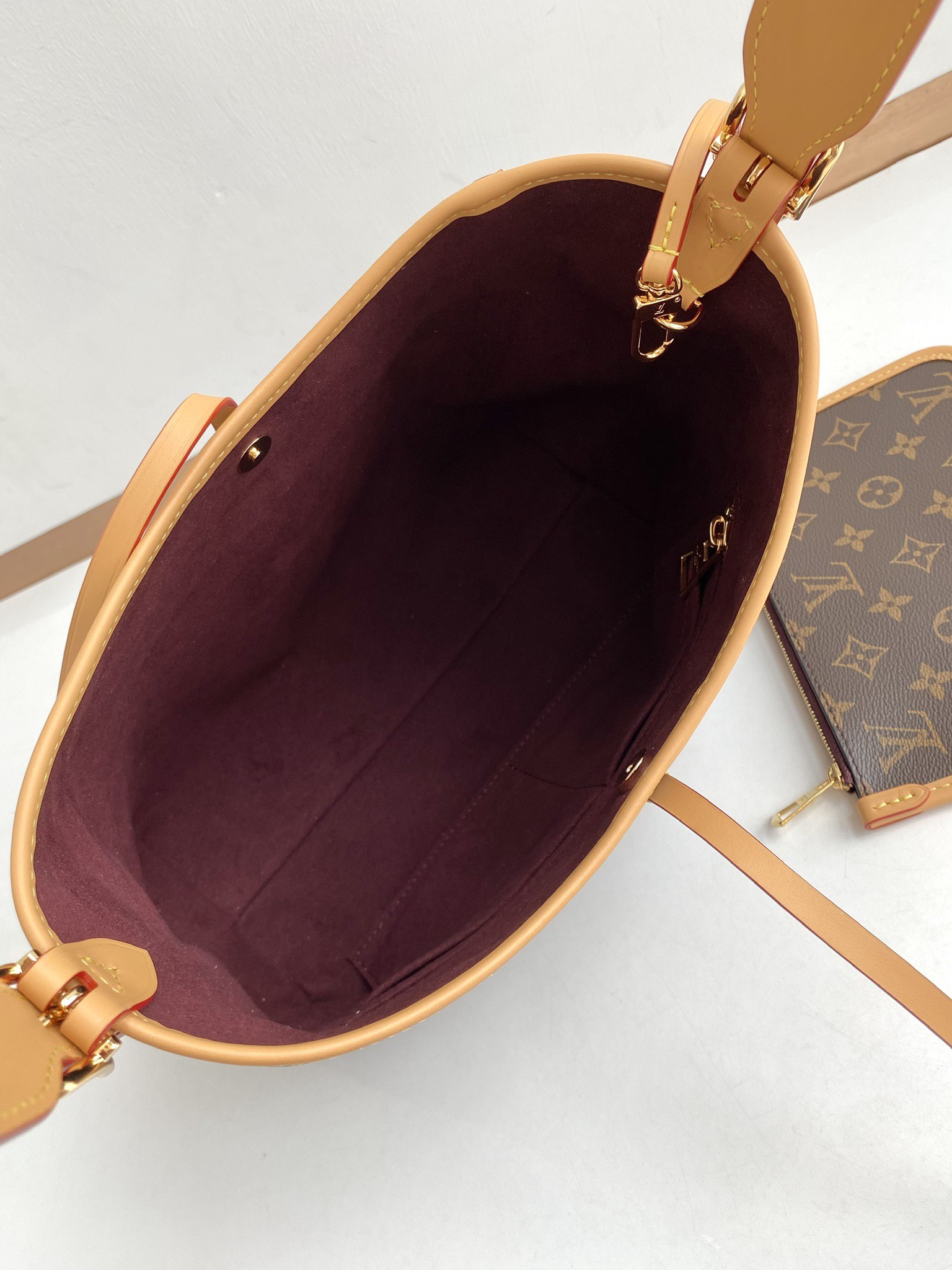 LV CARRYALL MM