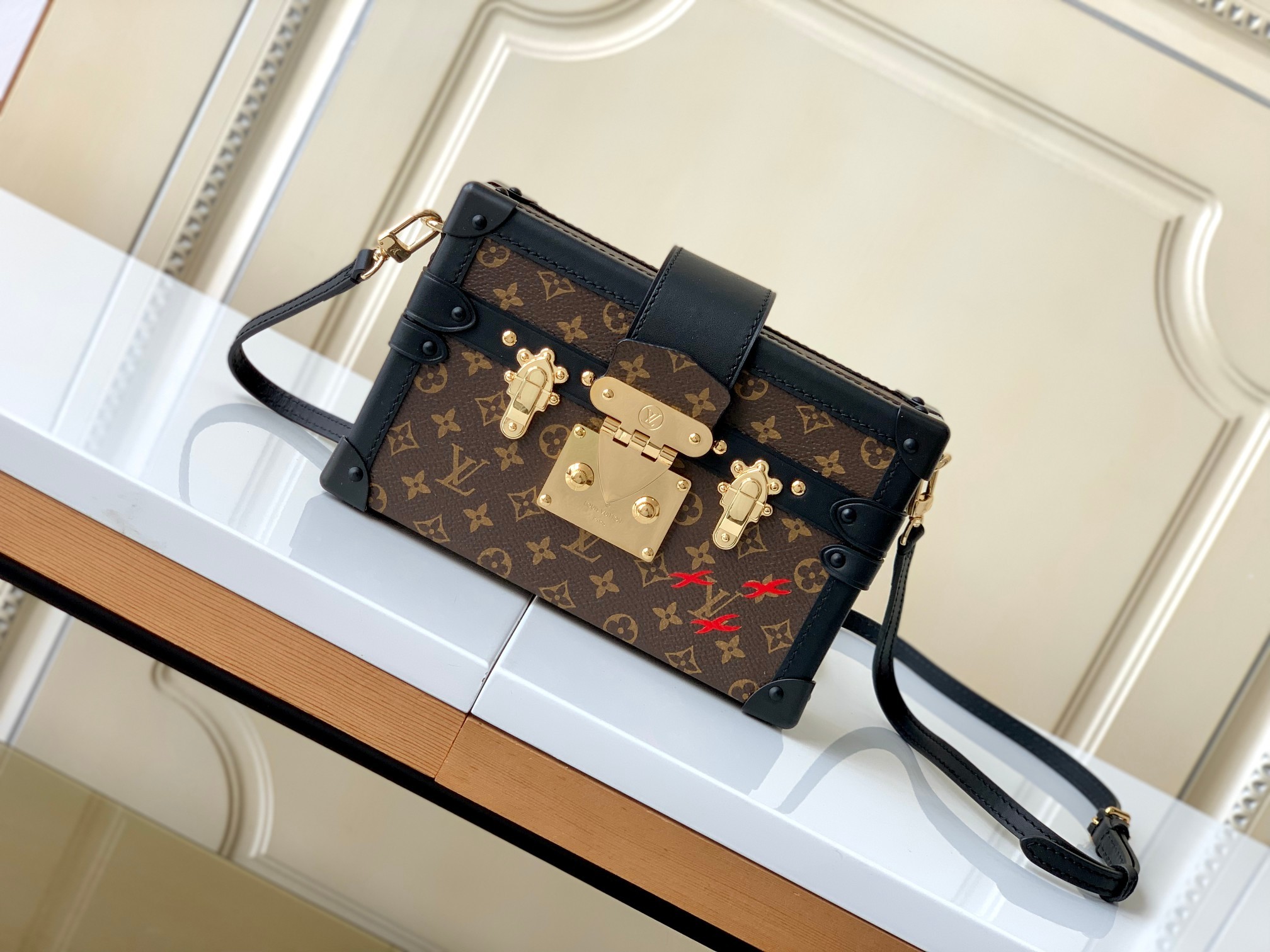 LV PETITE MALLE EAST WEST