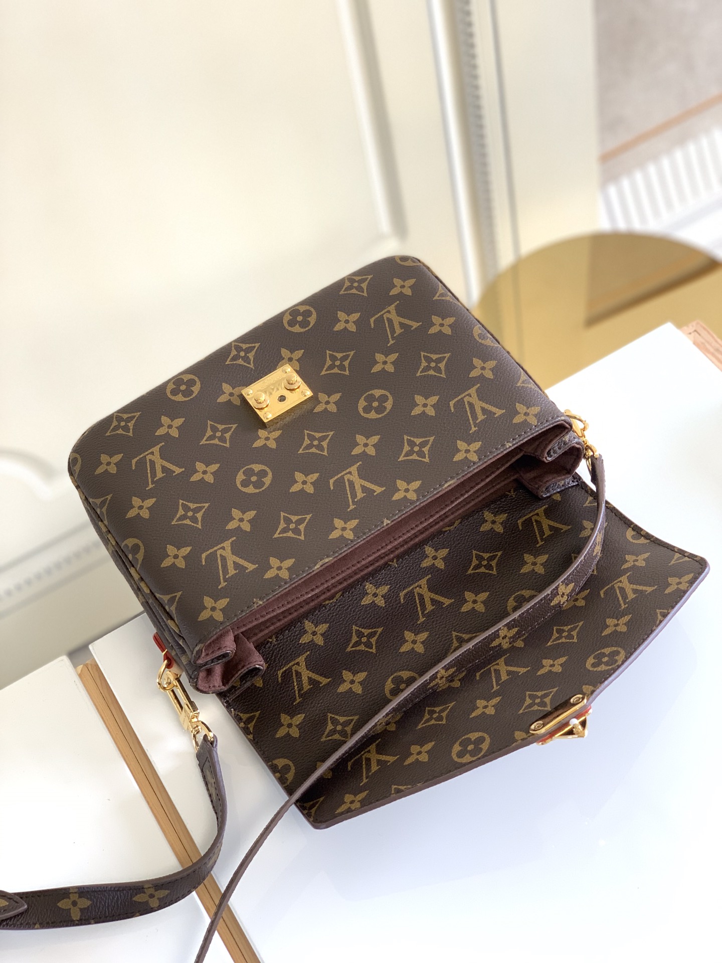 Louis Vuitton POCHETTE METIS