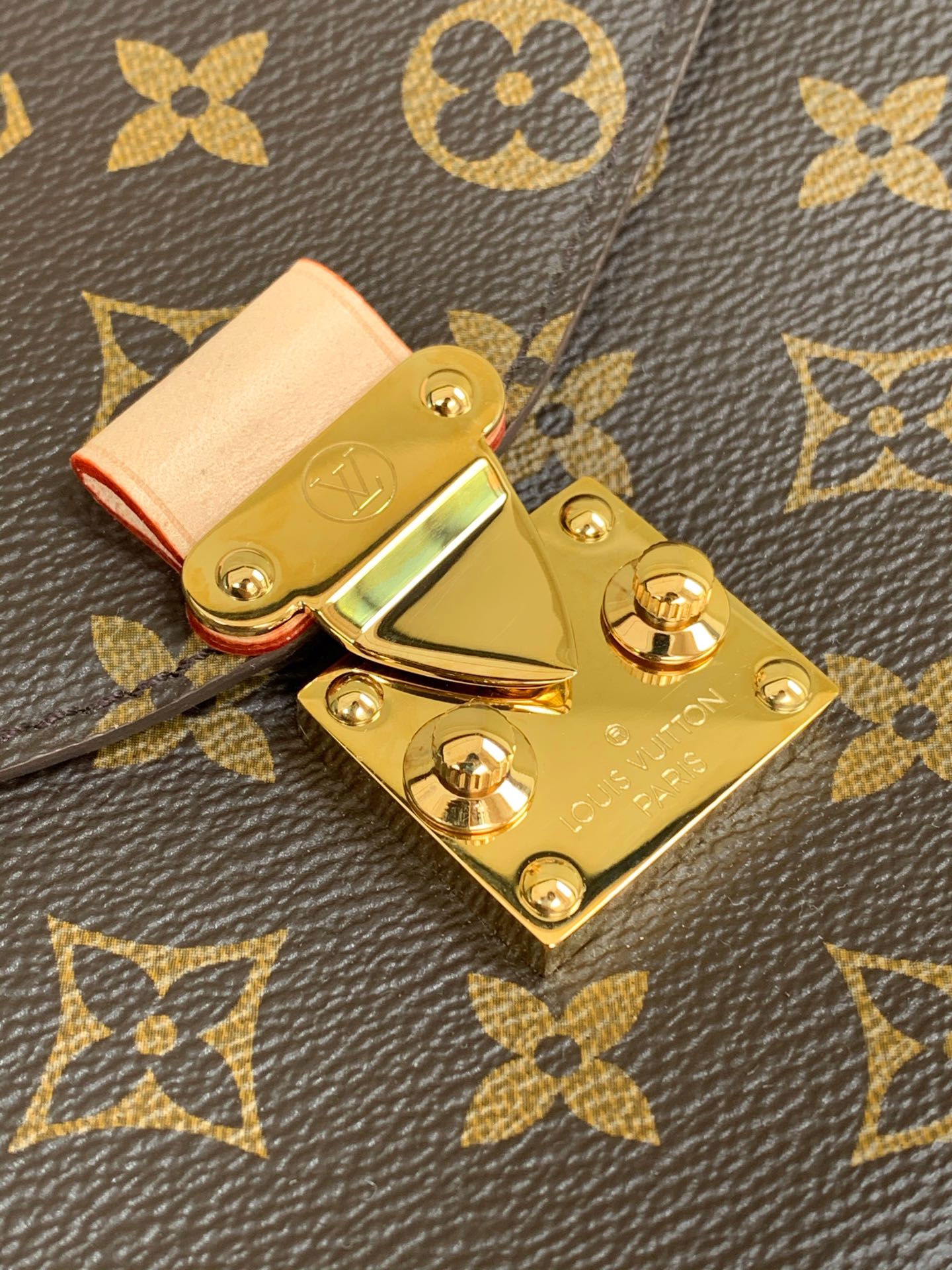 Louis Vuitton POCHETTE METIS