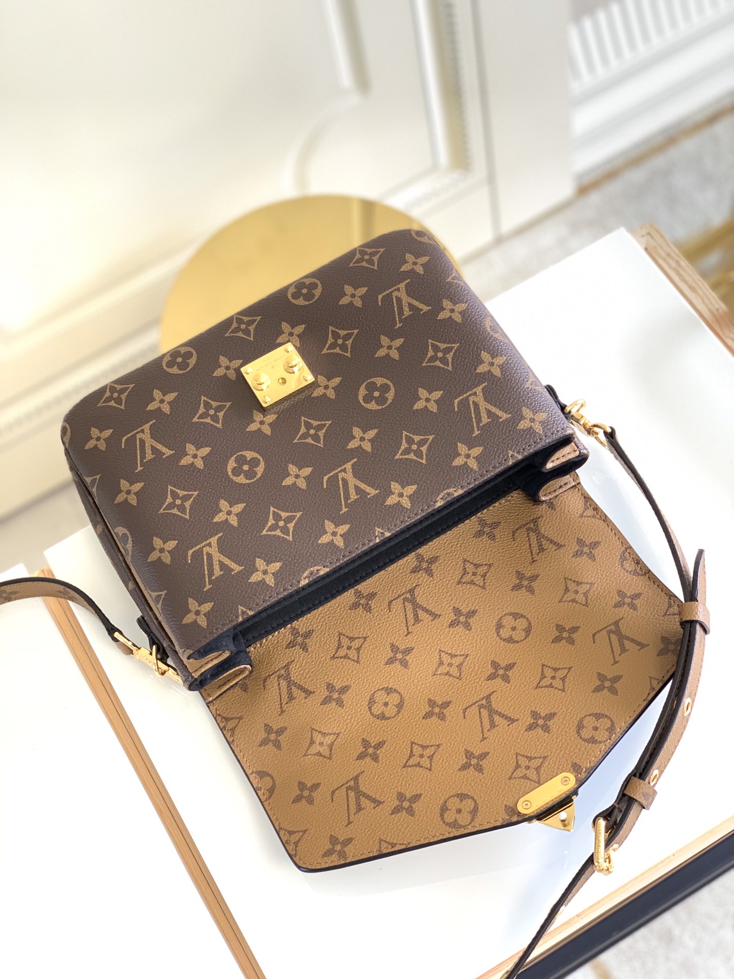 Louis Vuitton POCHETTE METIS