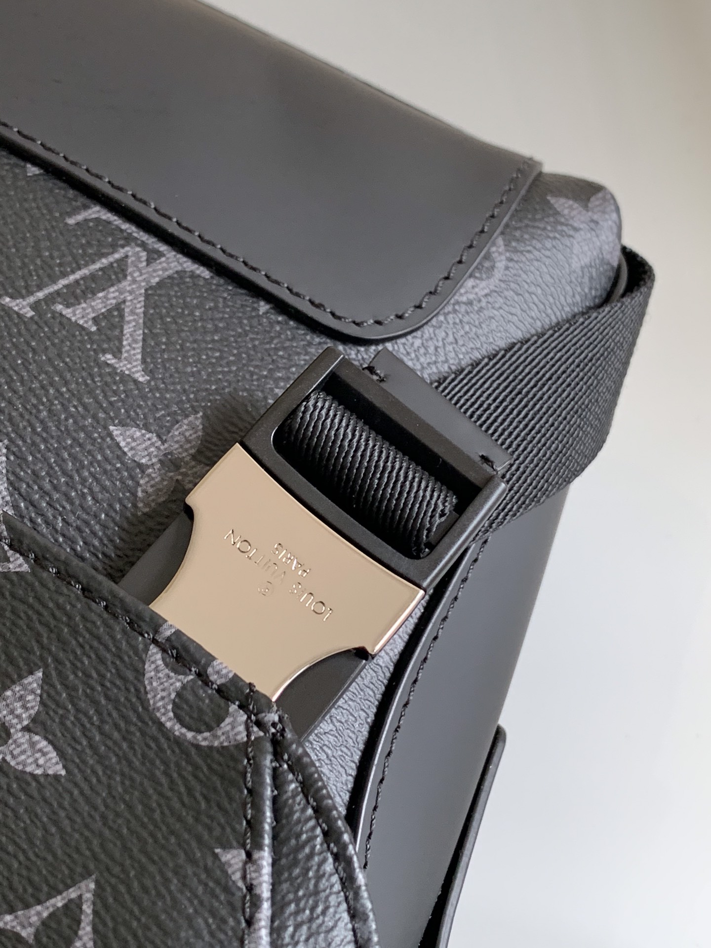 LV Messenger PM Voyager Bag