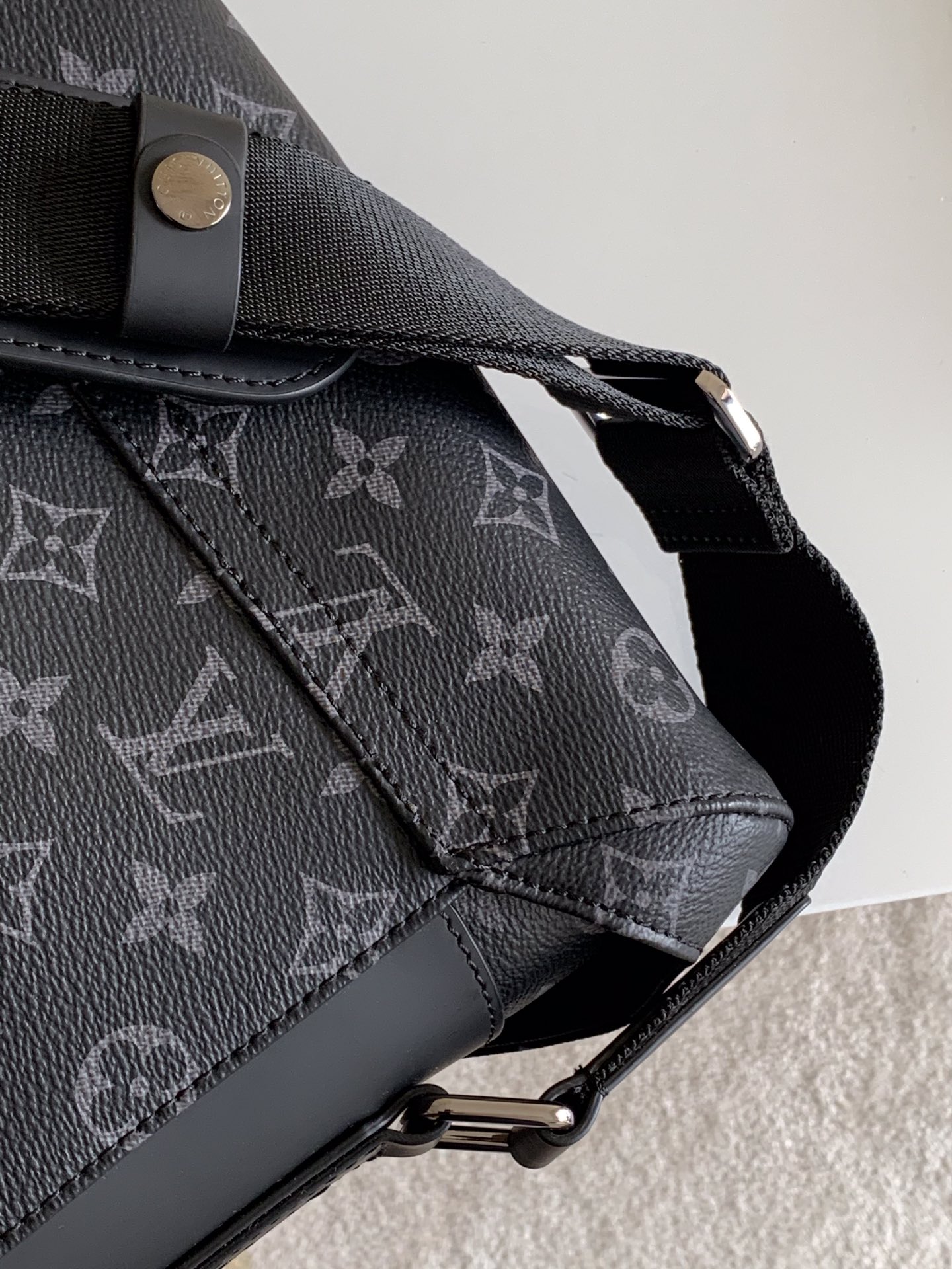 LV Messenger PM Voyager Bag