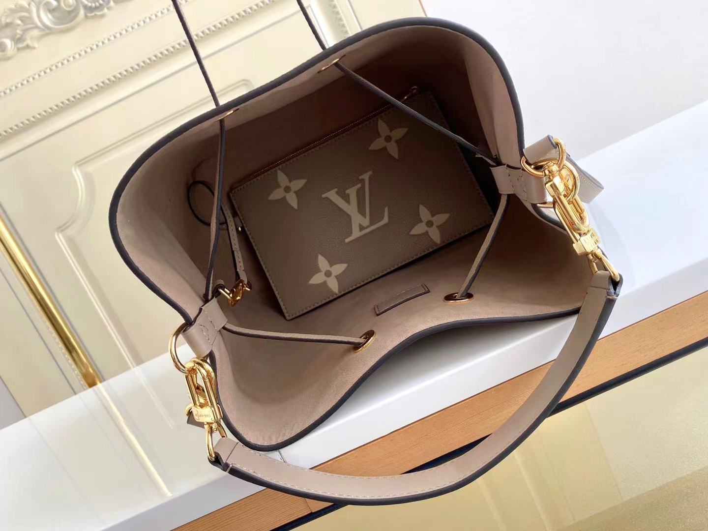 LV NEONOE MM