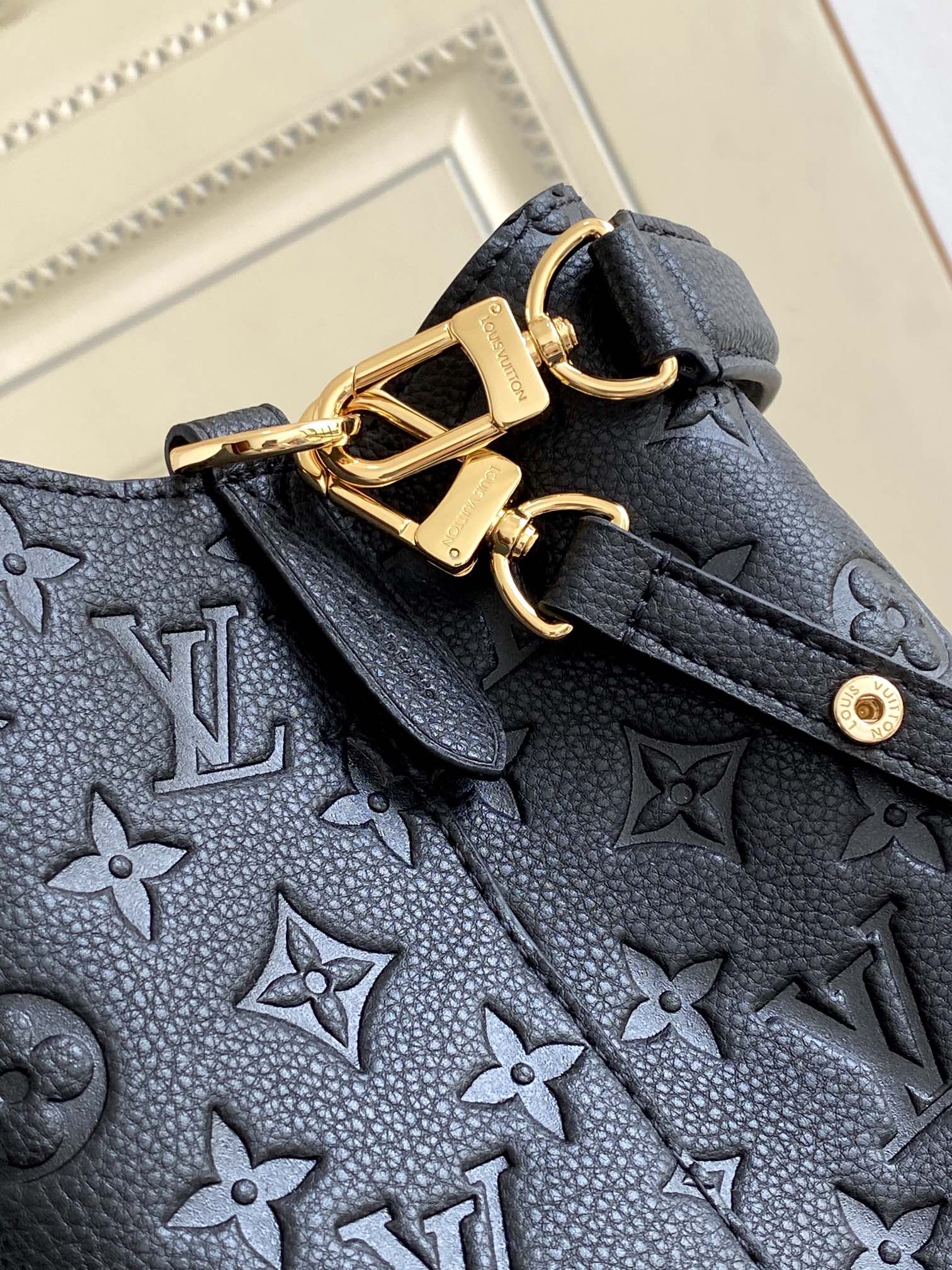 LV NEONOE MM