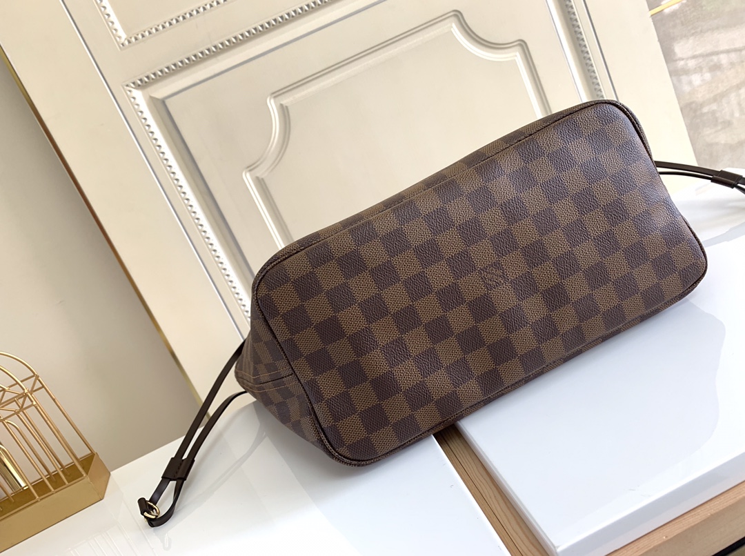 LV Neverfull MM Tote