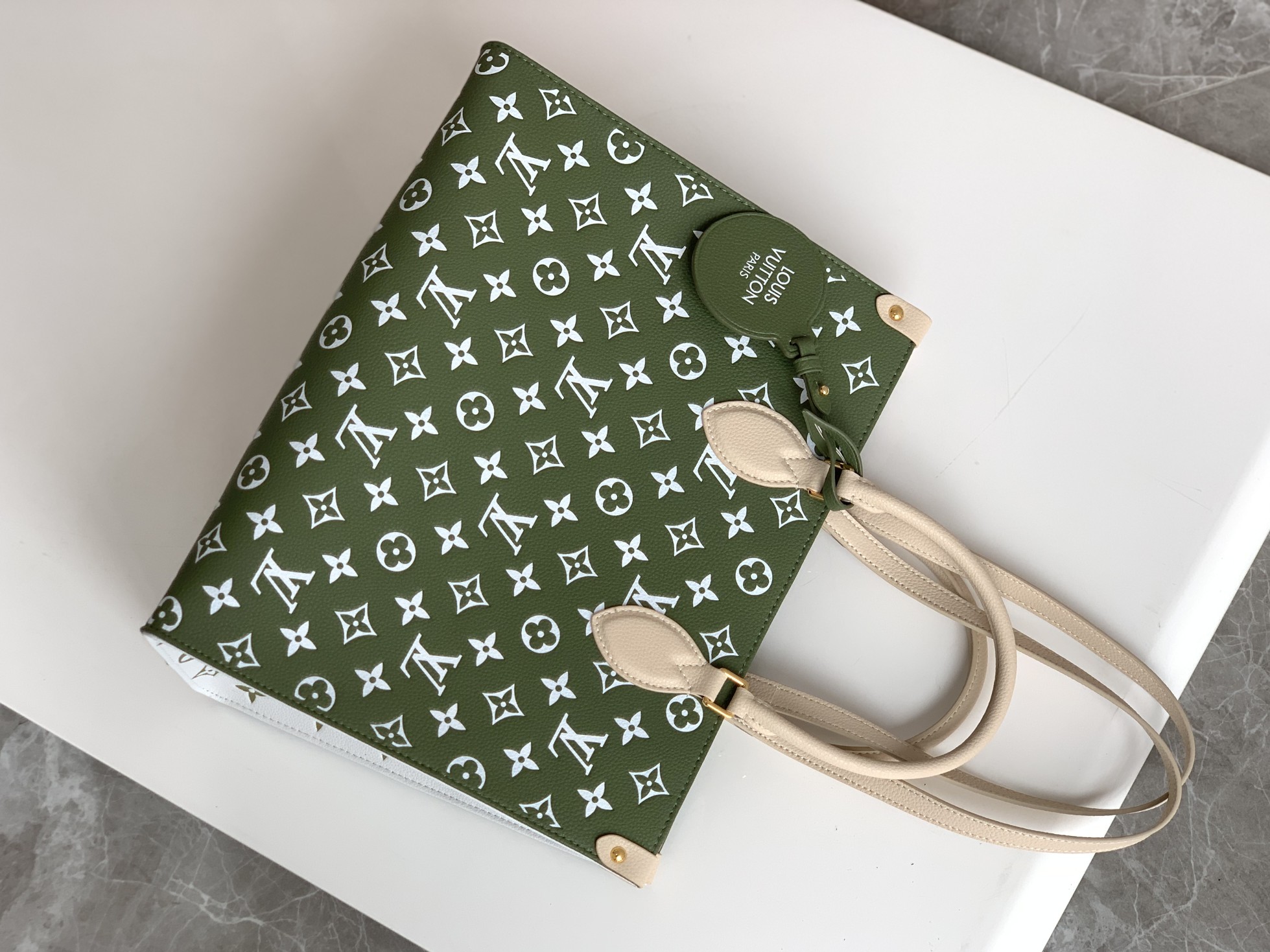 LV ONTHEGO MM