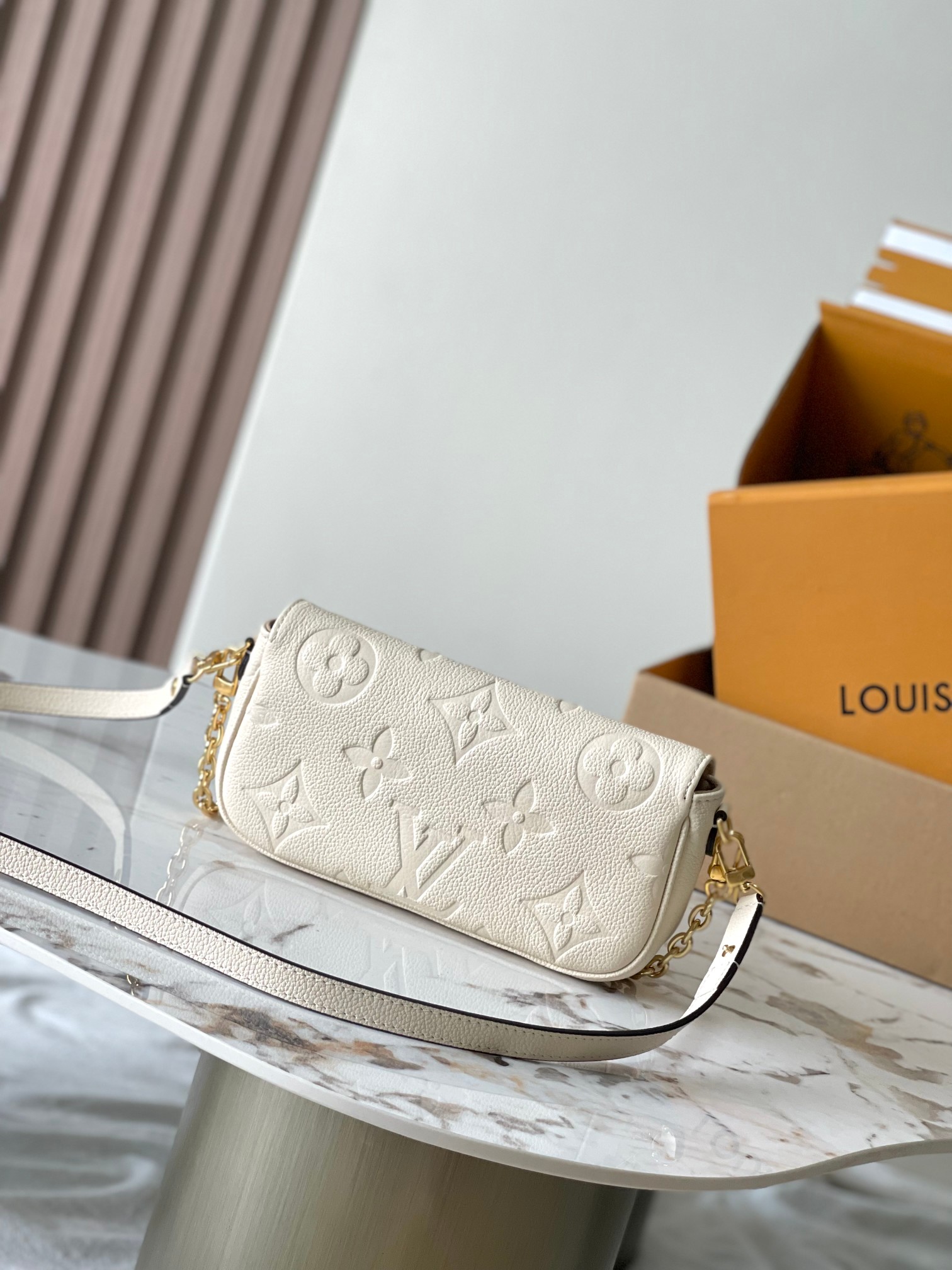 LV Wallet on Chain Ivy