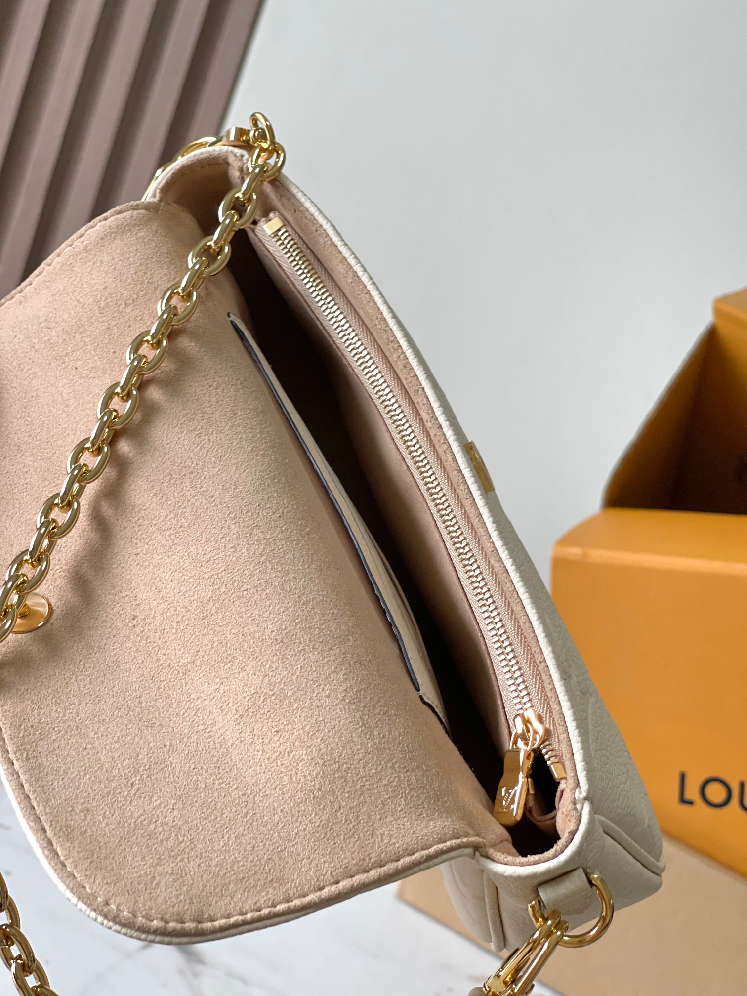 LV Wallet on Chain Ivy