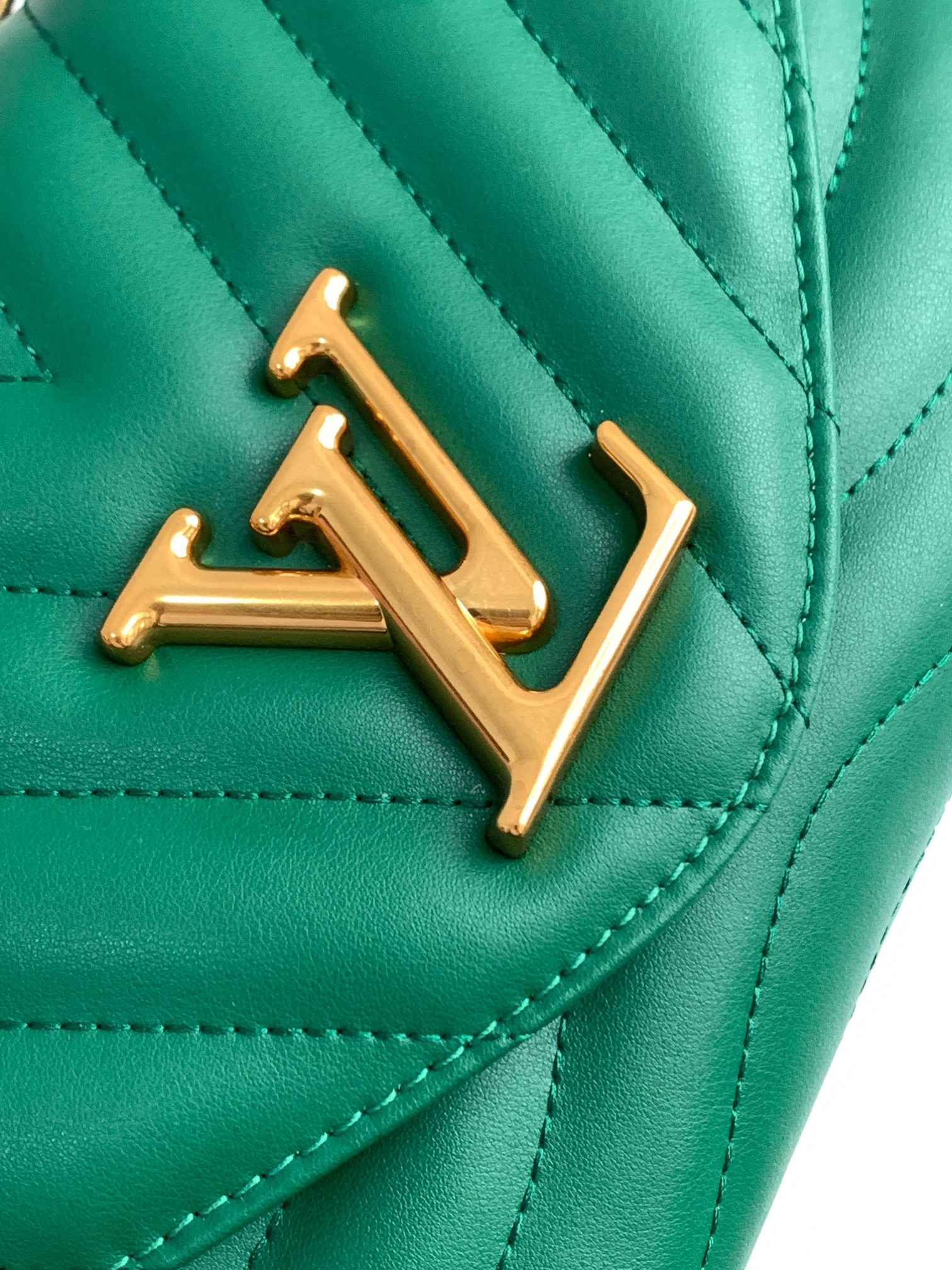 LV NEW WAVE CHAIN BAG