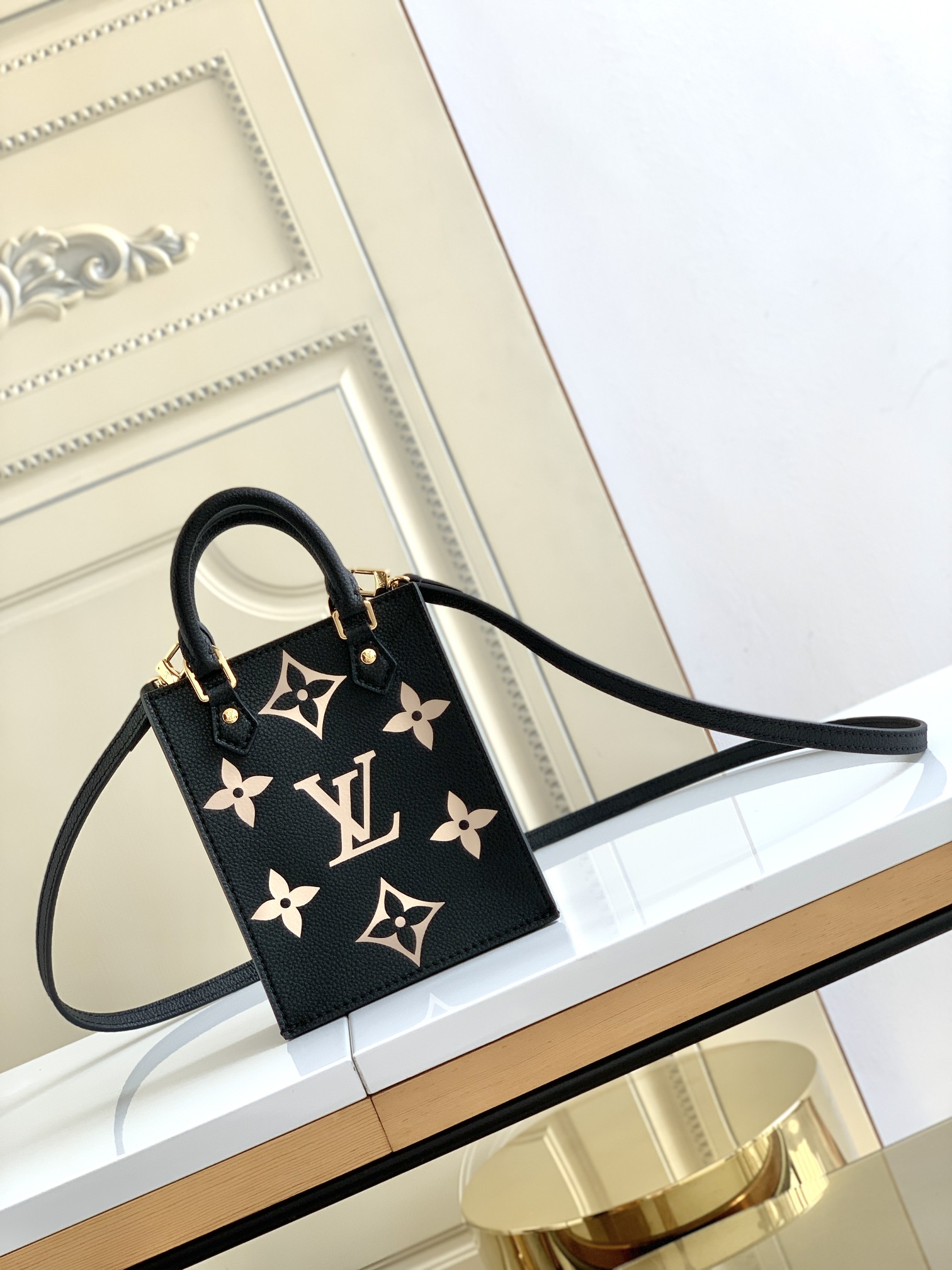 LV PETIT SAC PLAT