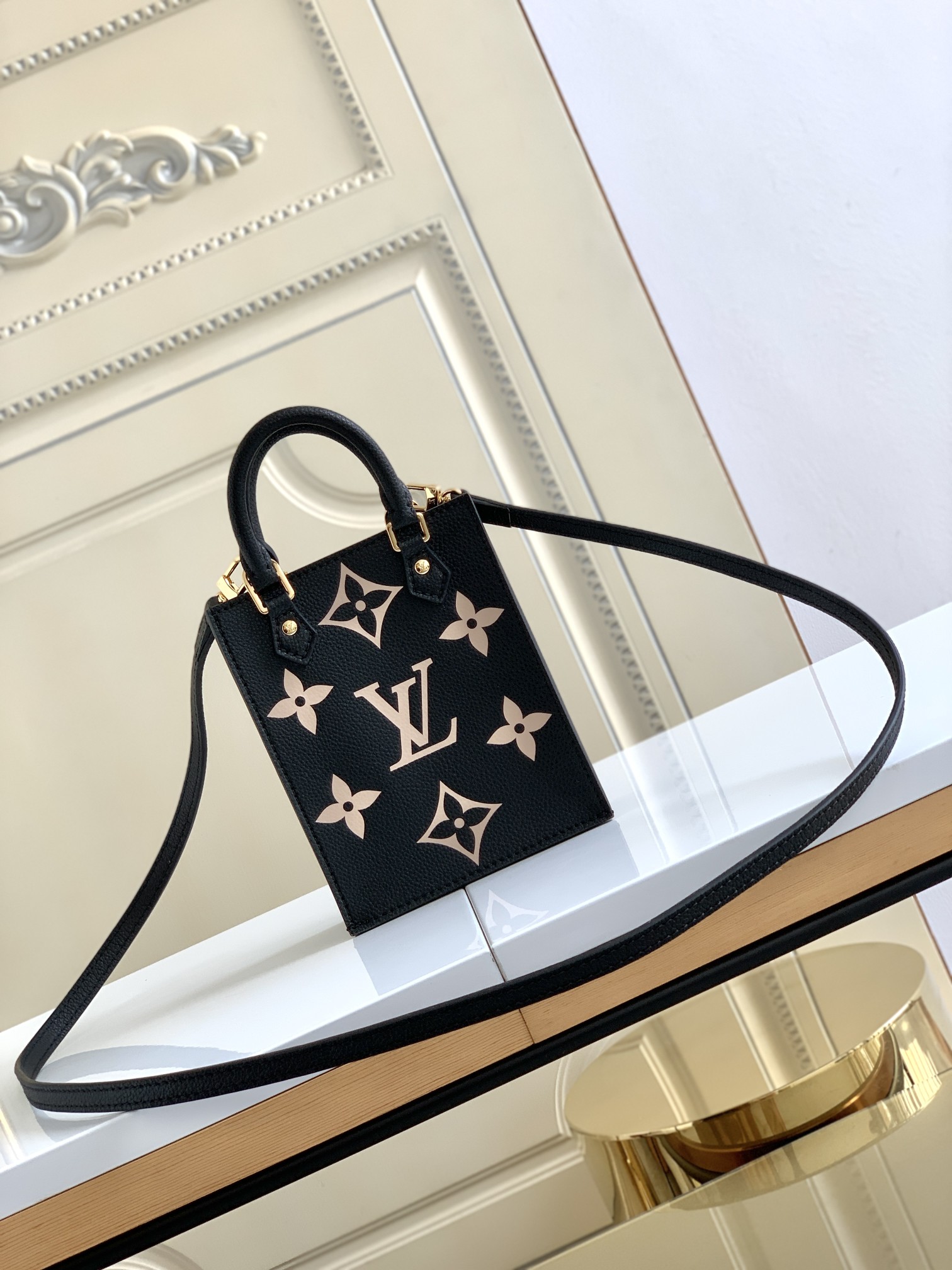 LV PETIT SAC PLAT