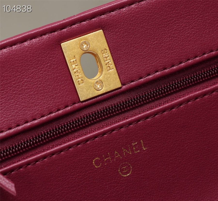 CHANEL WALLET ON CHAIN