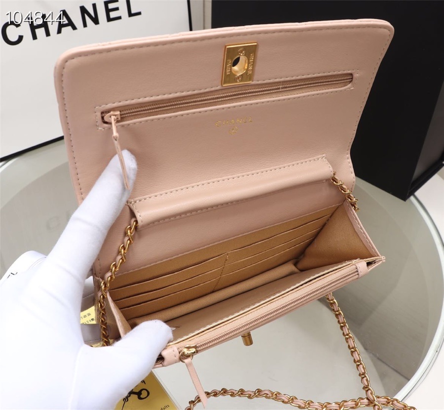 CHANEL WALLET ON CHAIN