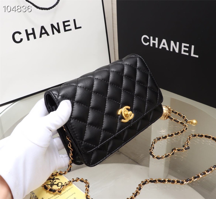 CHANEL WALLET ON CHAIN