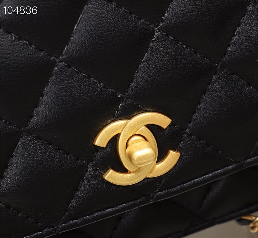 CHANEL WALLET ON CHAIN