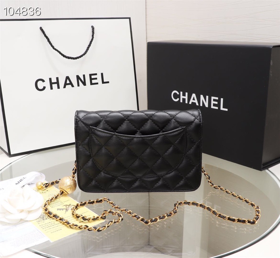 CHANEL WALLET ON CHAIN