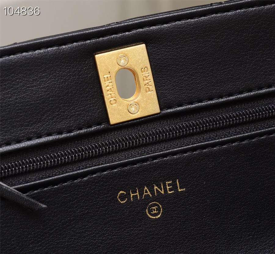 CHANEL WALLET ON CHAIN